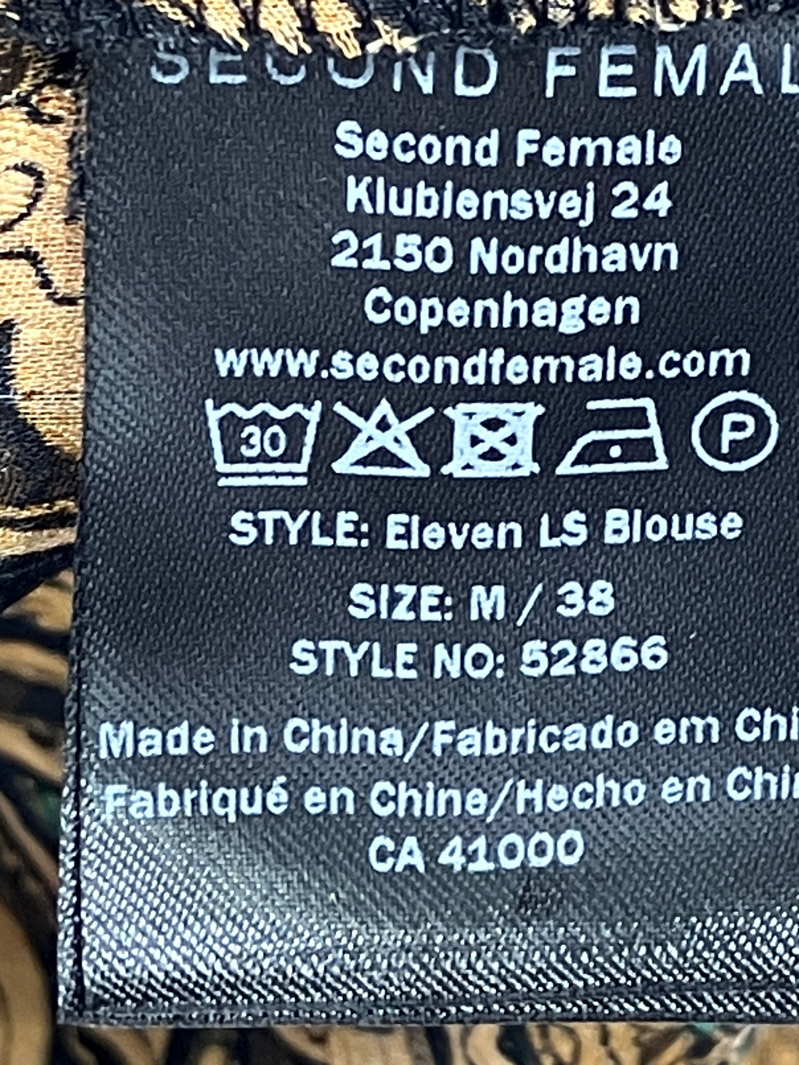 Second Female Bluse