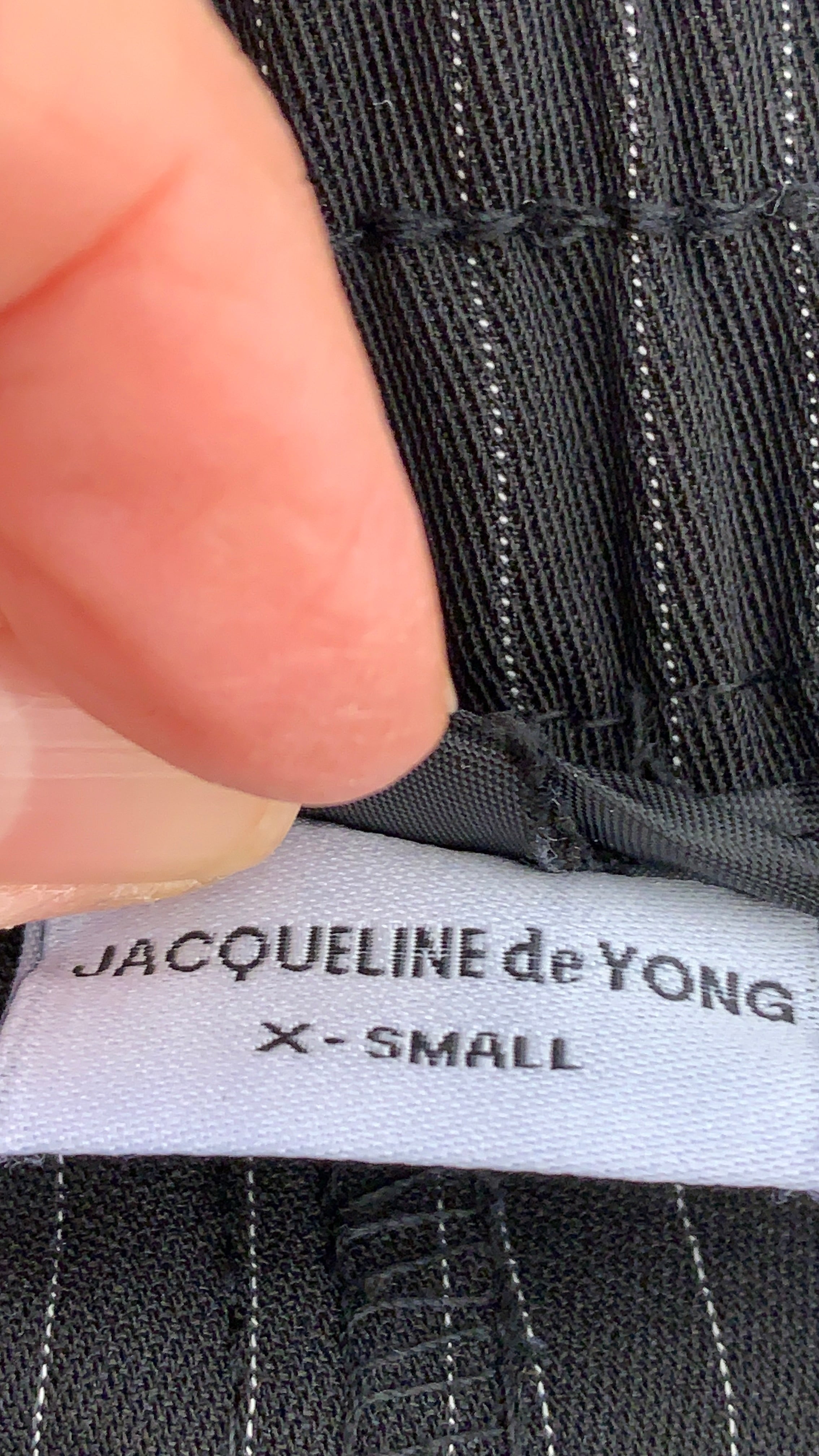 Jacqueline De Yong Bukser