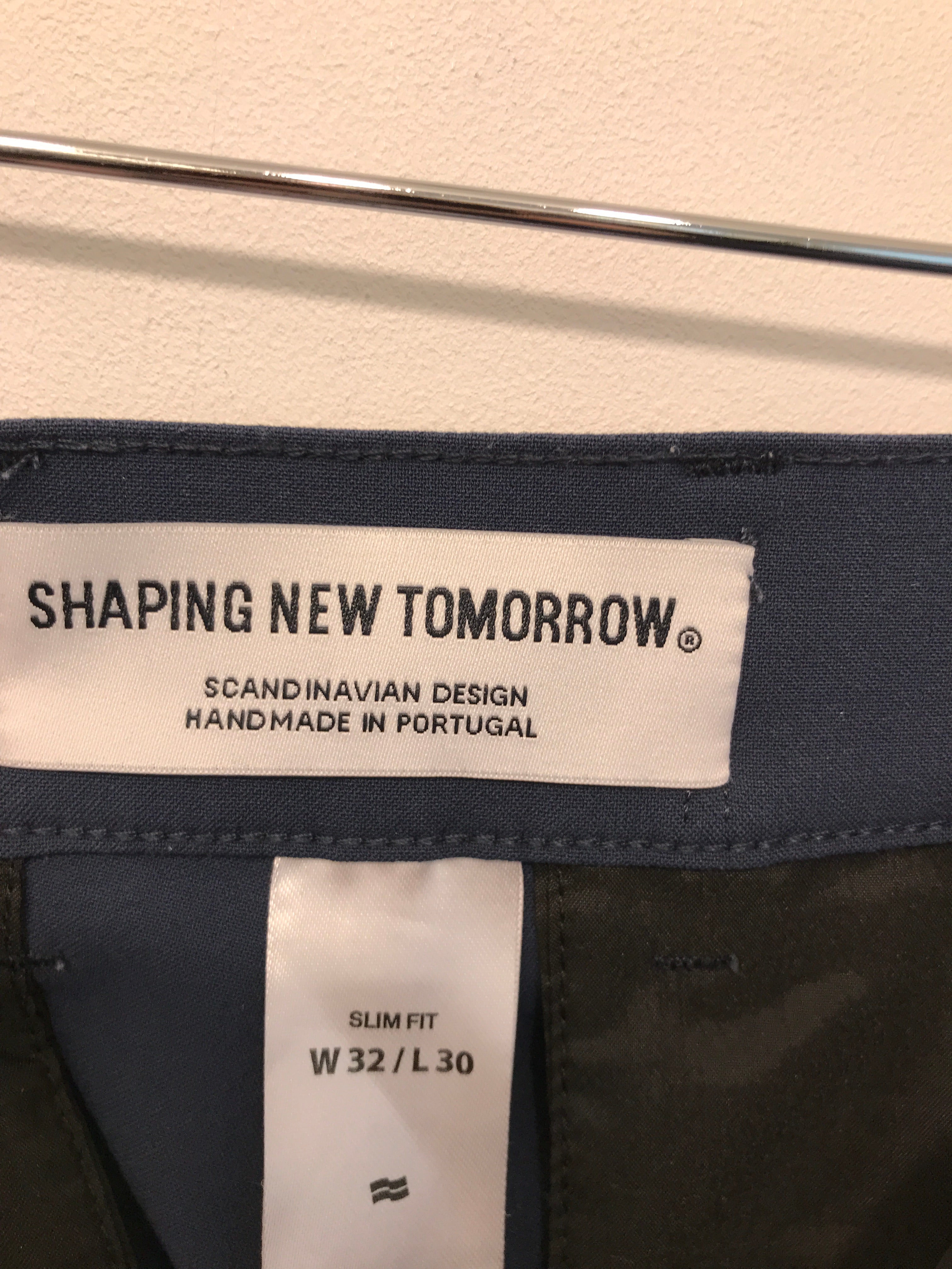 Shaping New Tomorrow Bukser