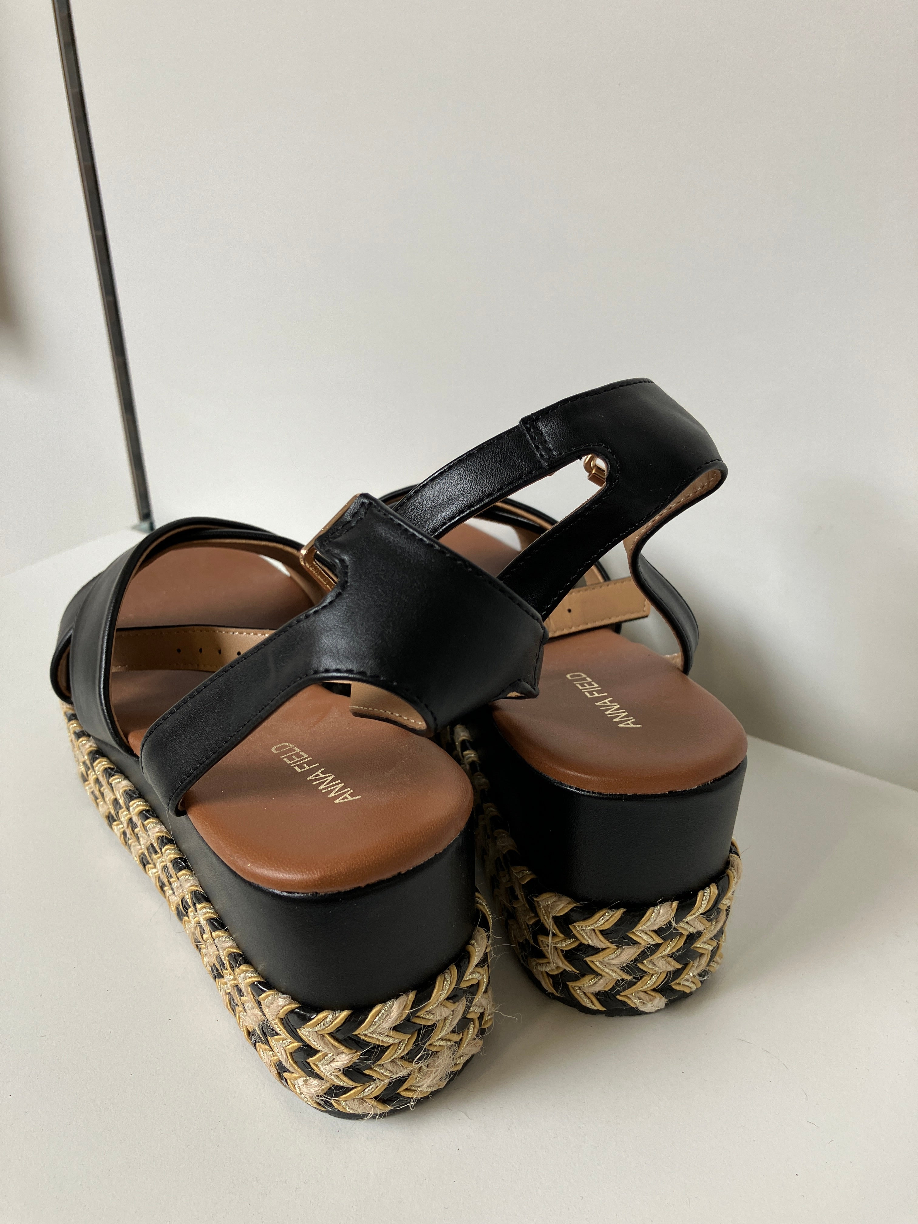 Anna Field Sandaler