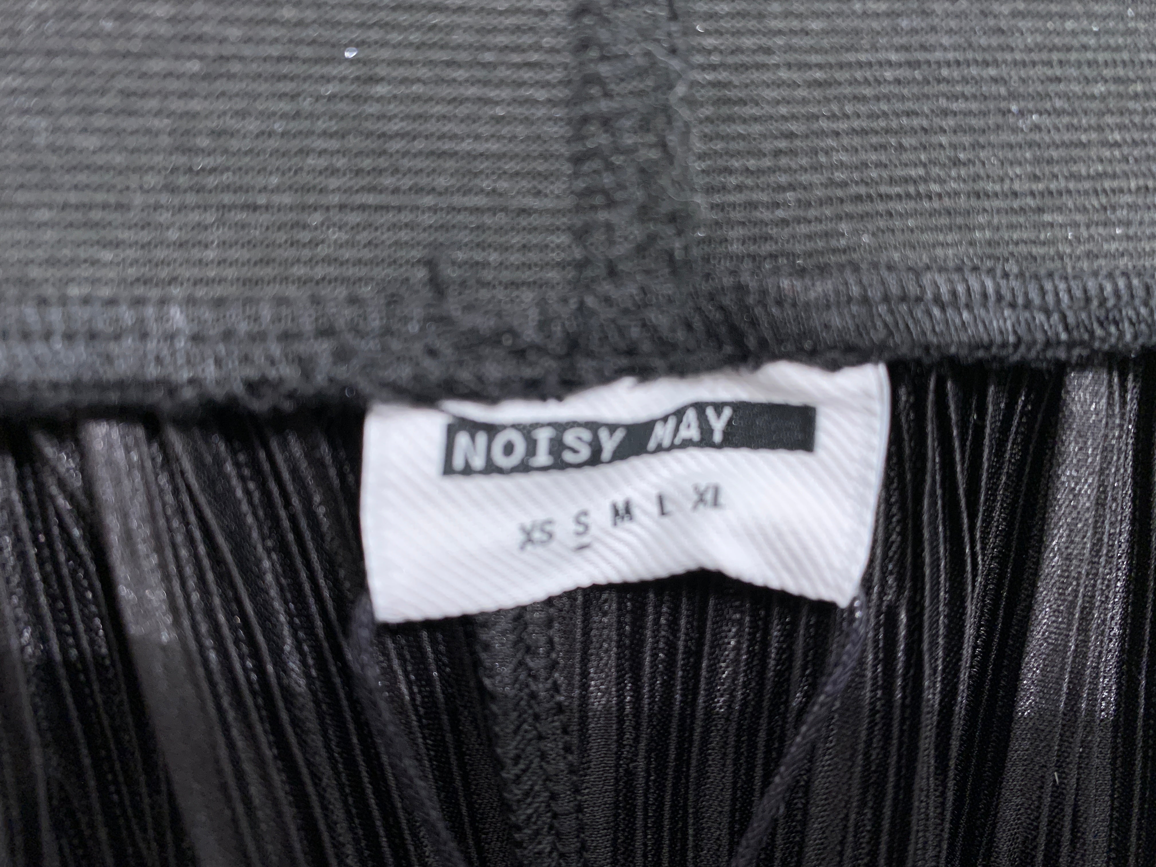 Noisy May Nederdel