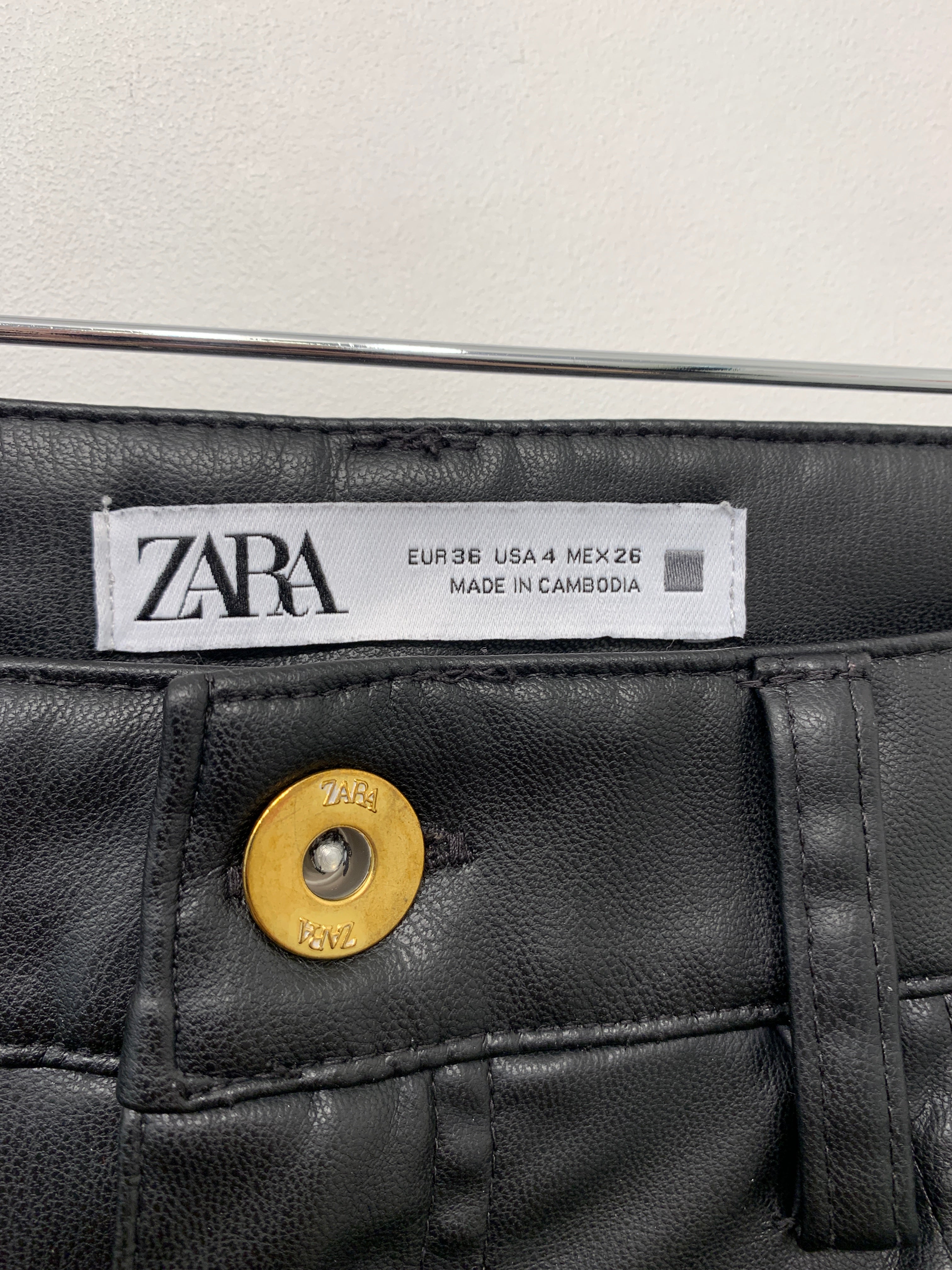 Zara Bukser