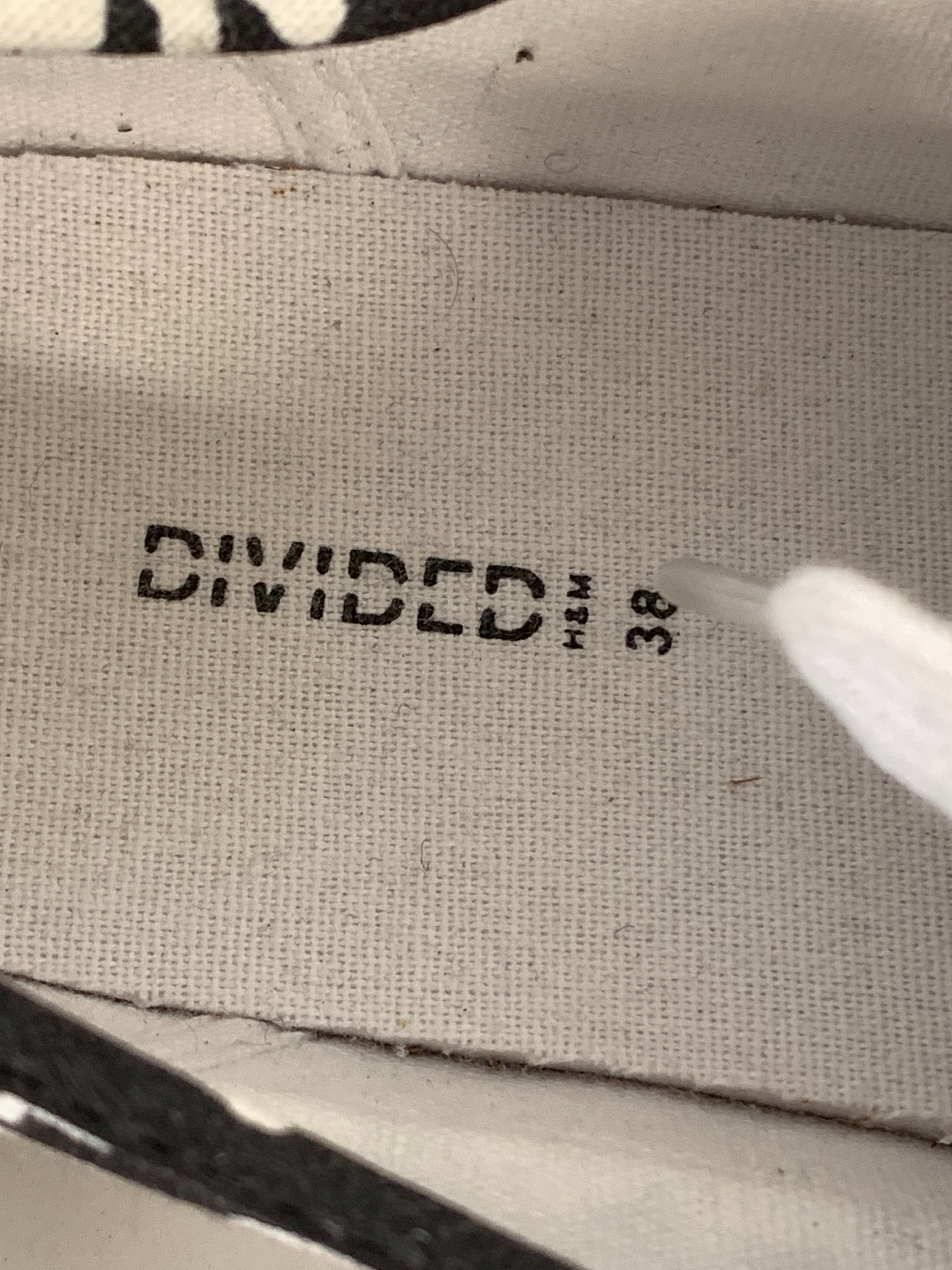 Divided Gummisko