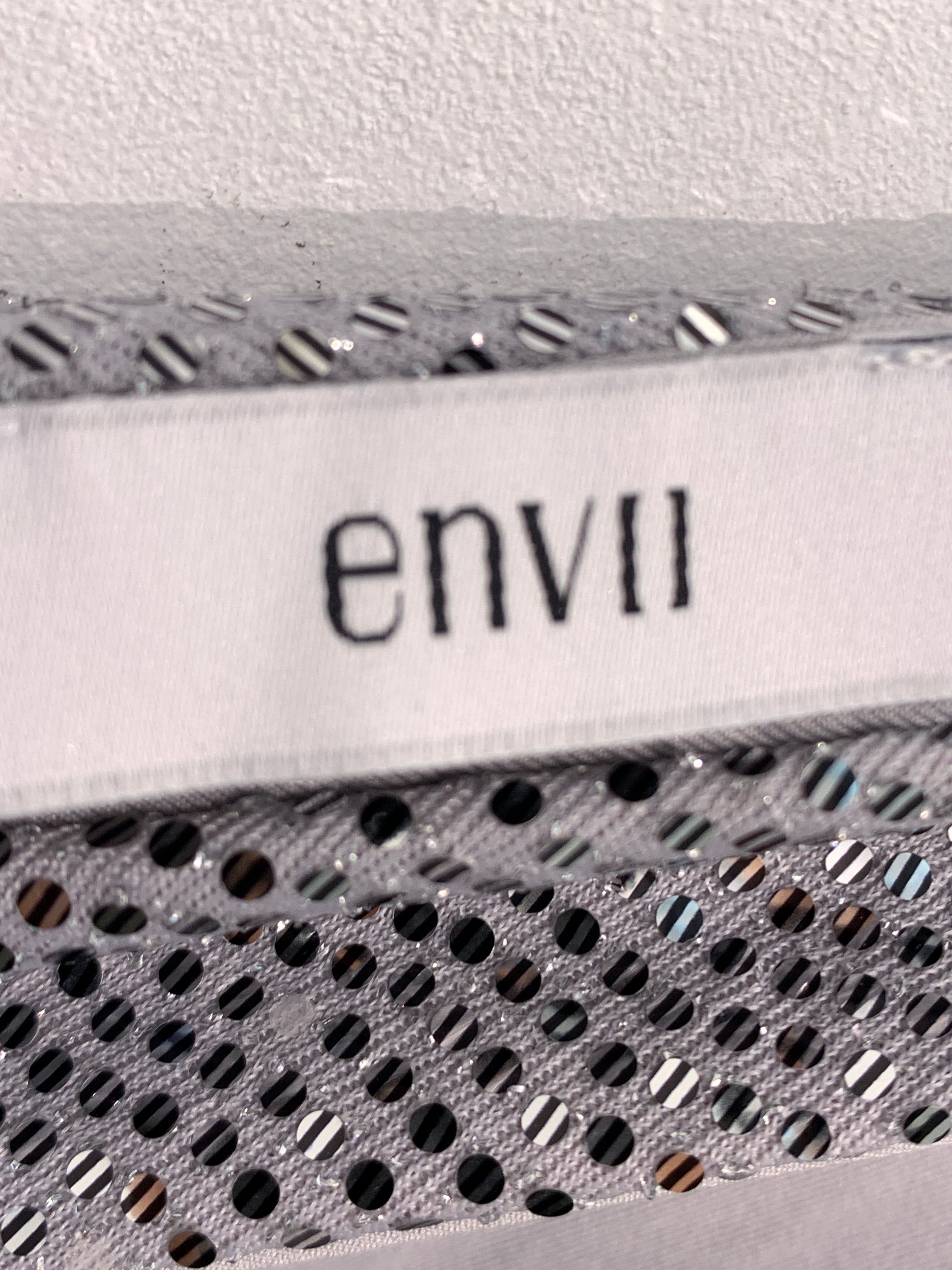 Envii Top