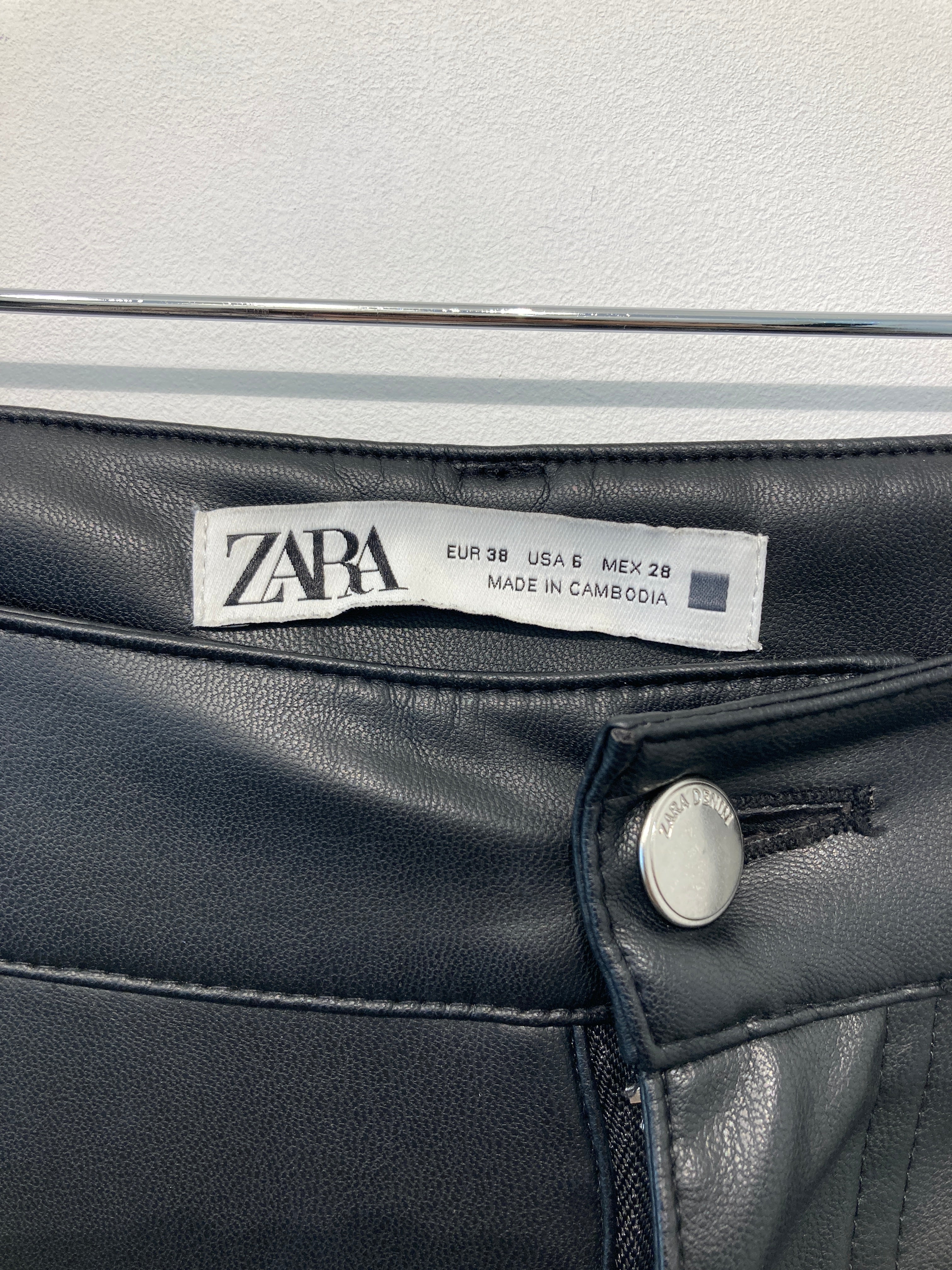 Zara Bukser
