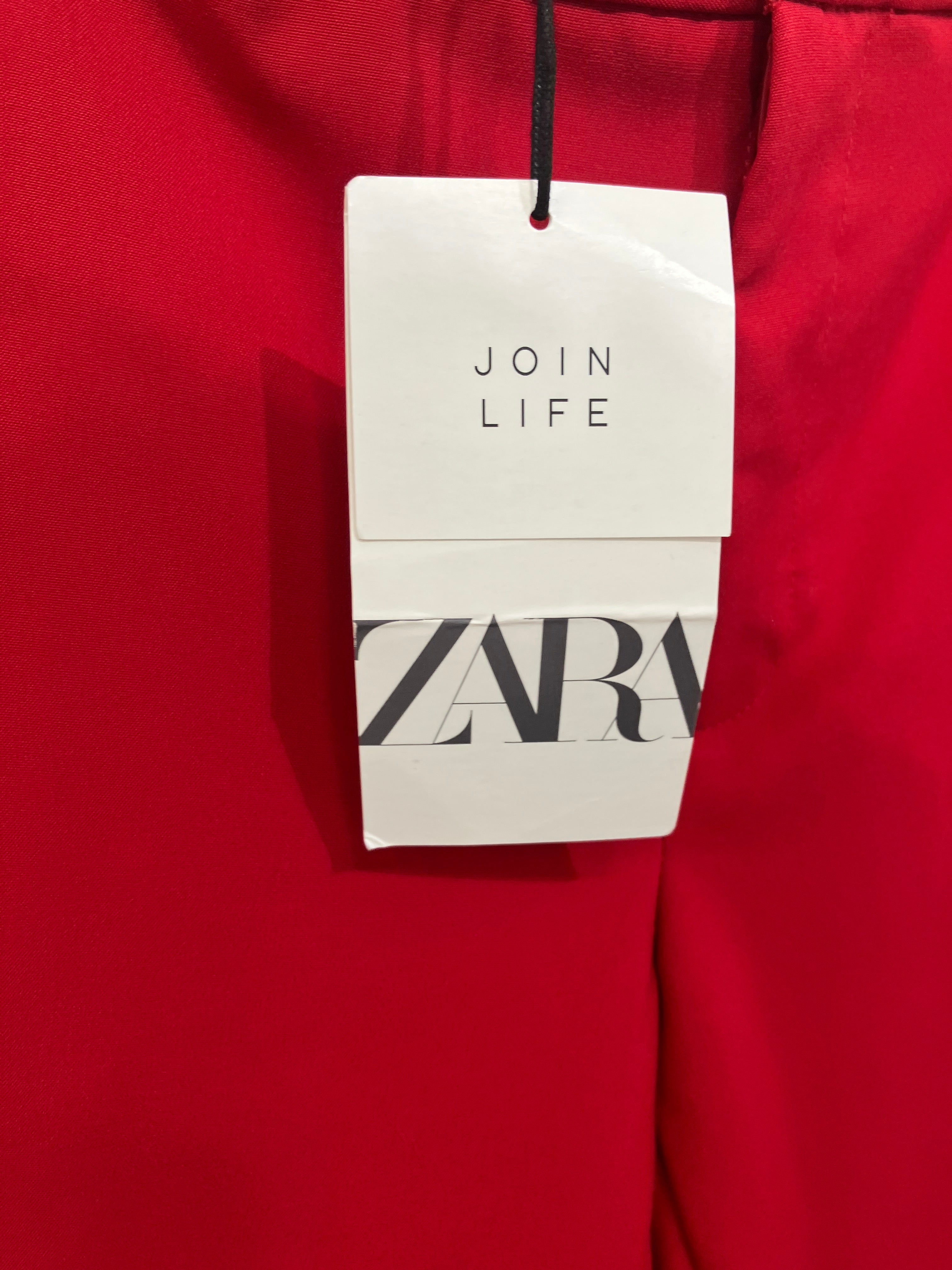 Zara Bukser