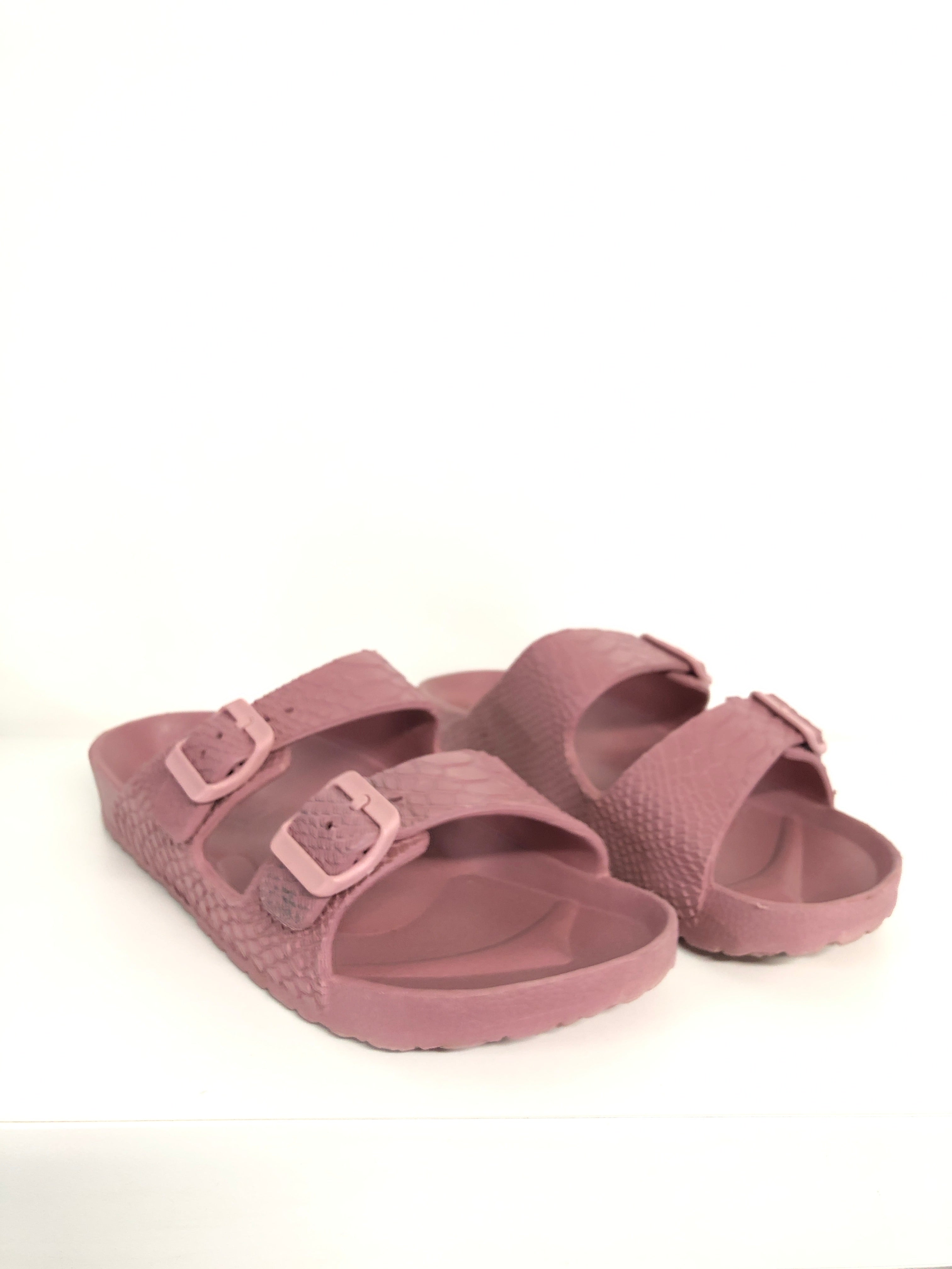 Plastik Sandaler