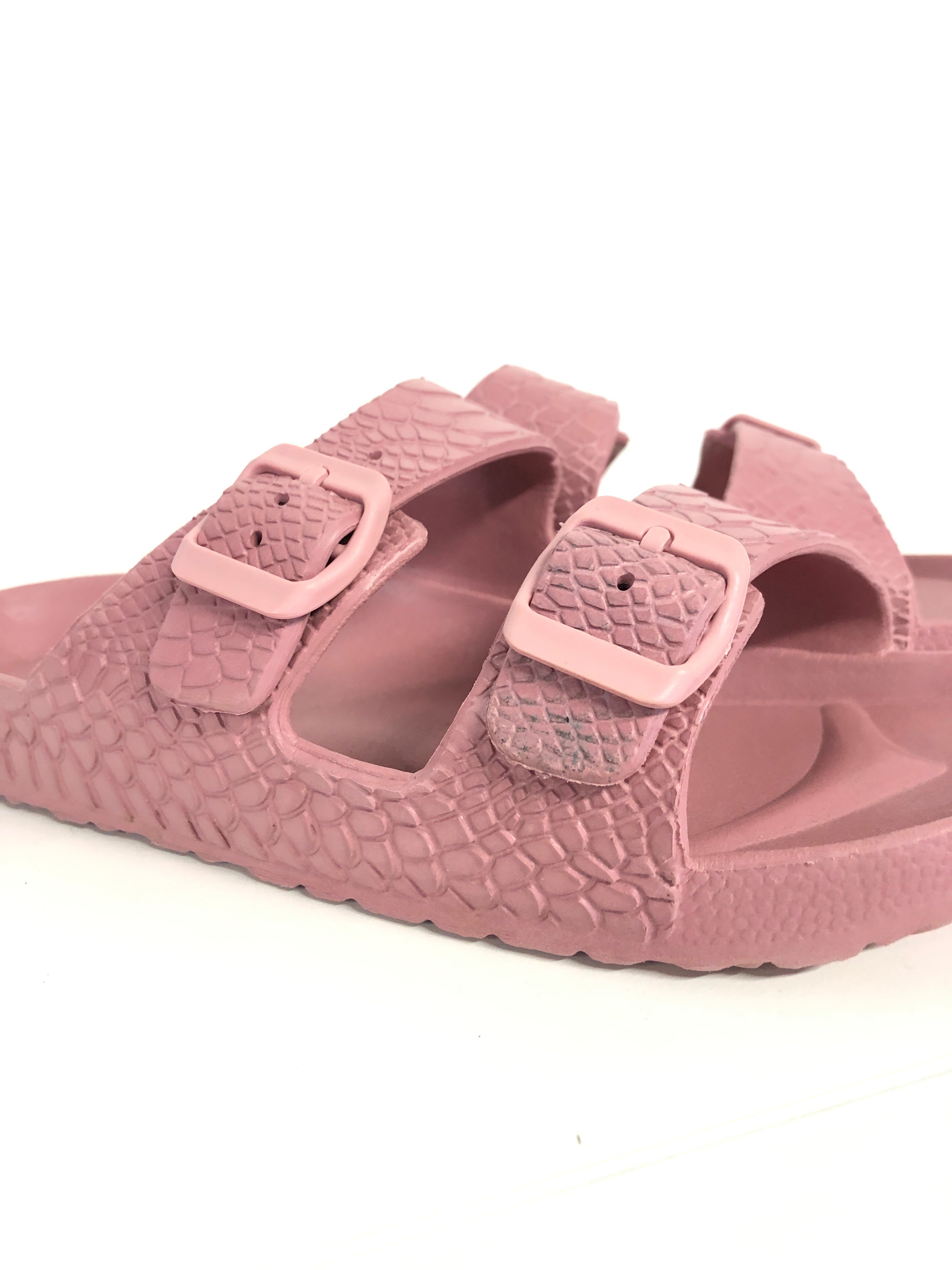 Plastik Sandaler