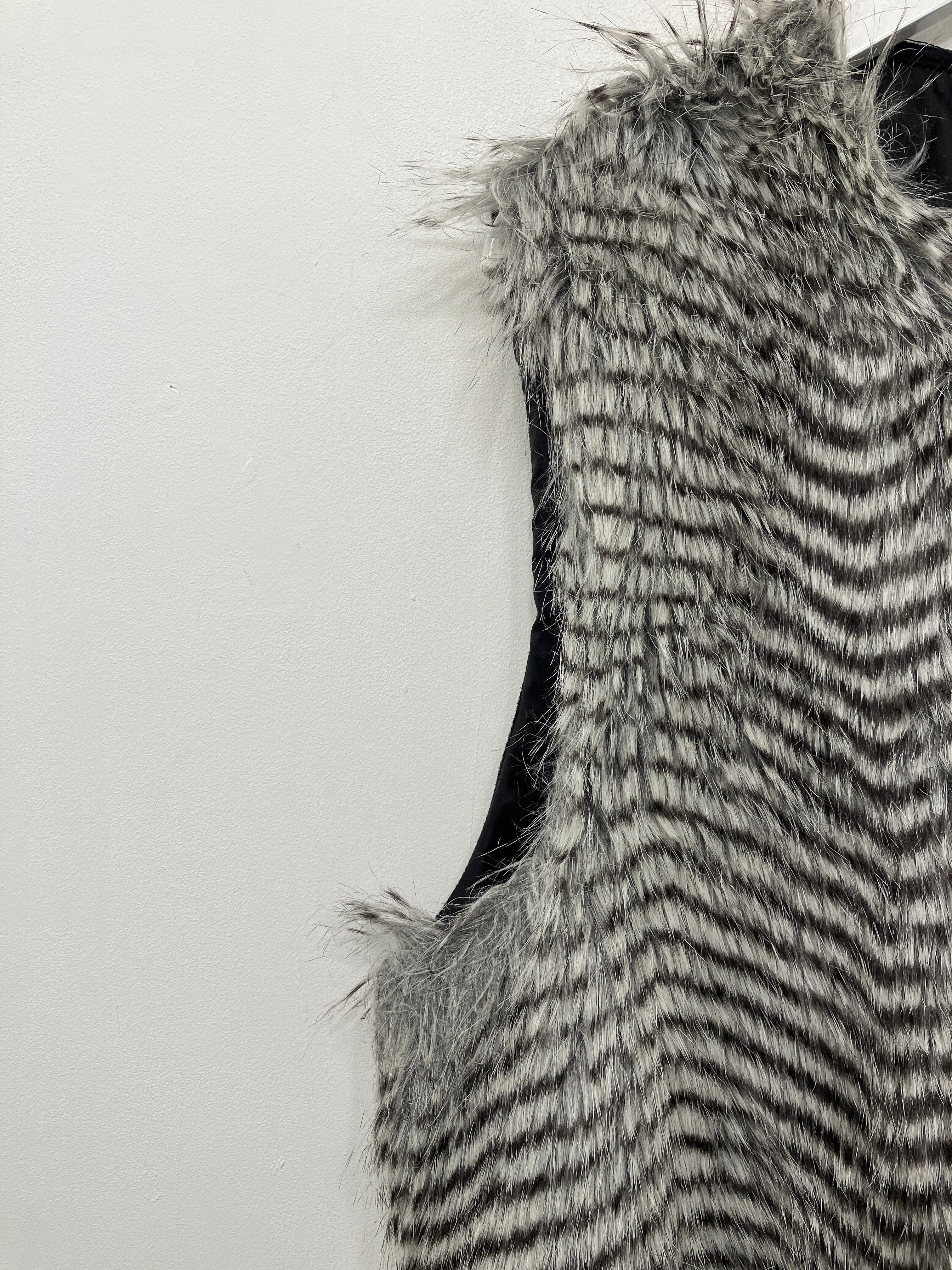 Adia Vest