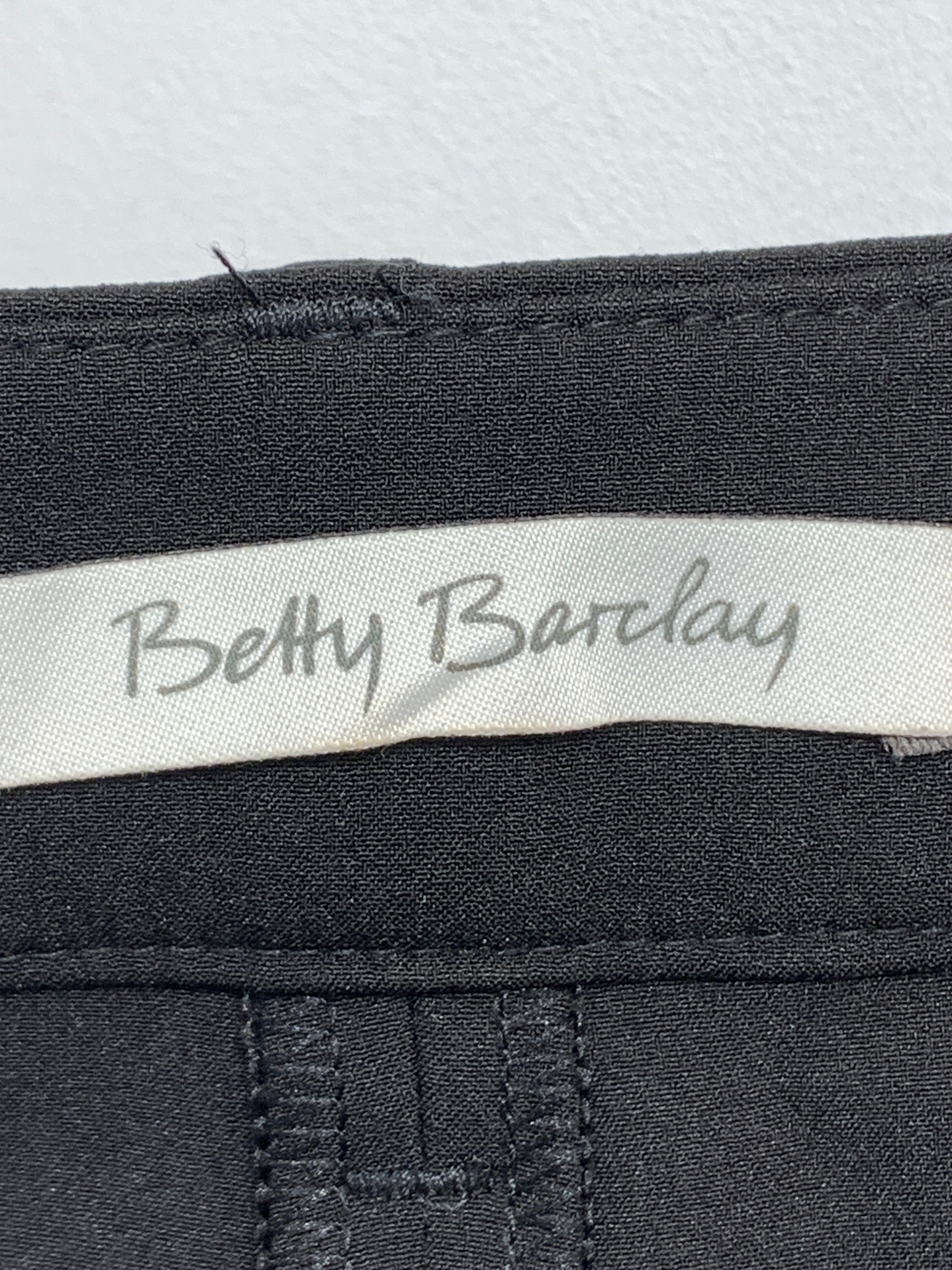 Betty Barclay Bukser