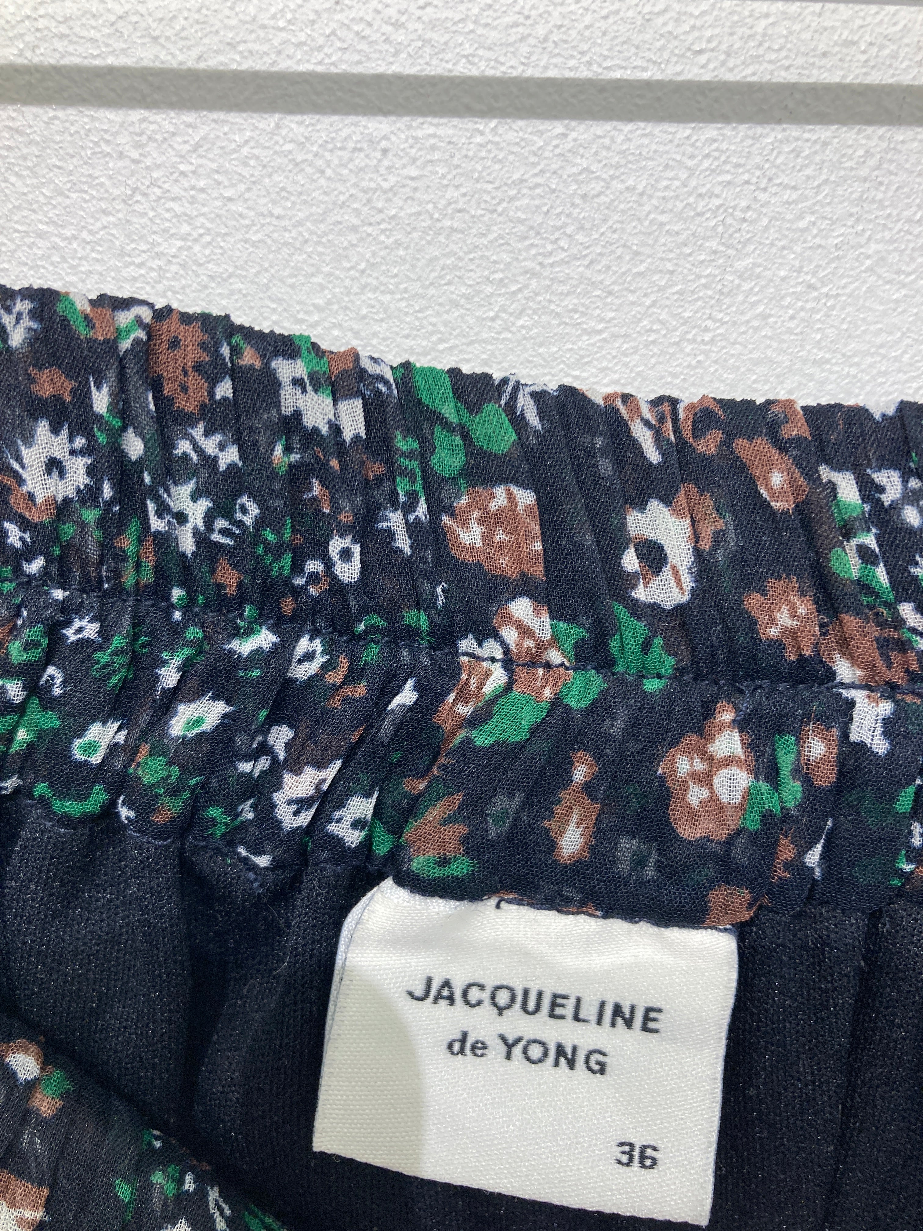 Jaqueline De Young Nederdel