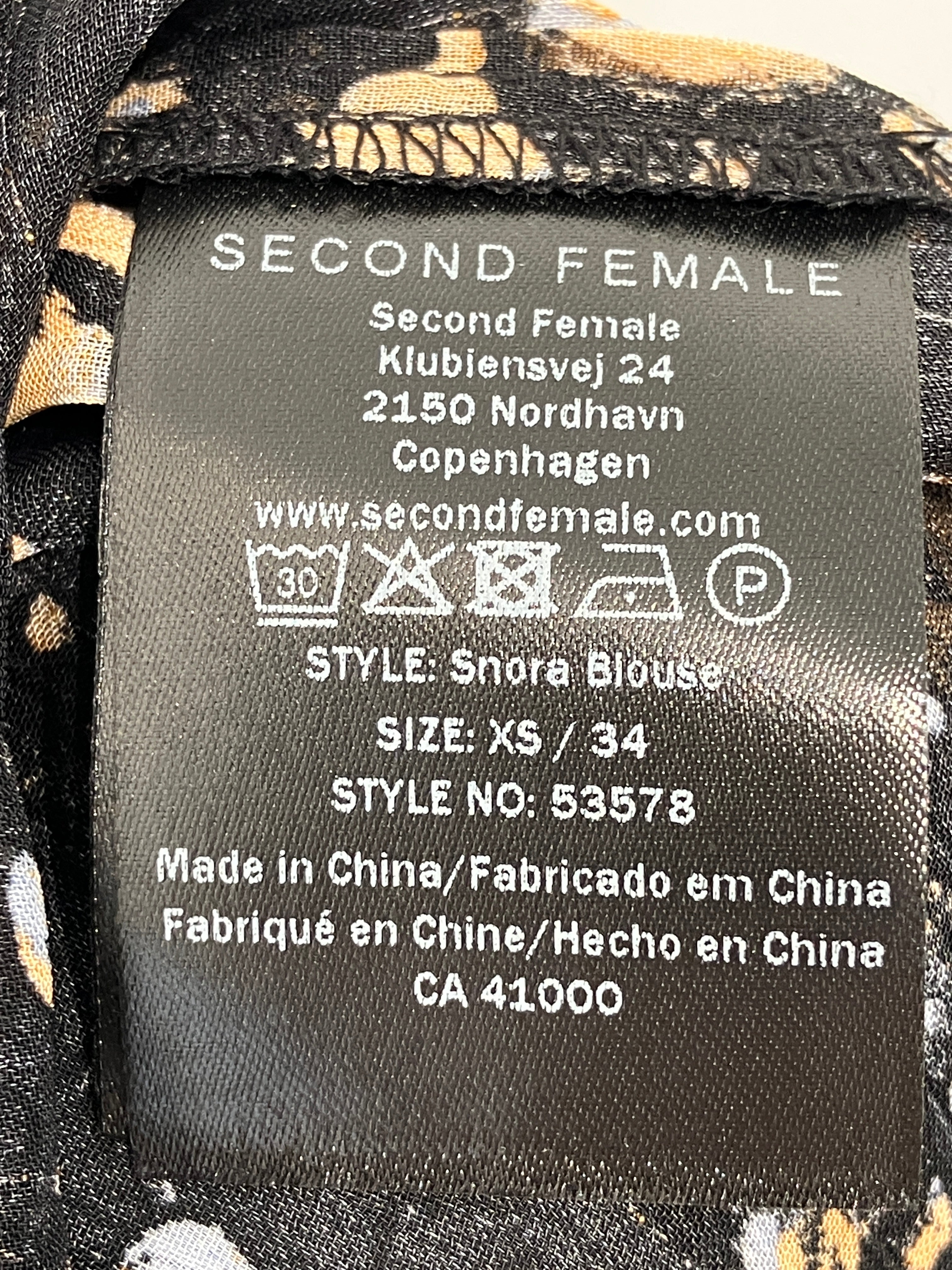 Second Female Bluse