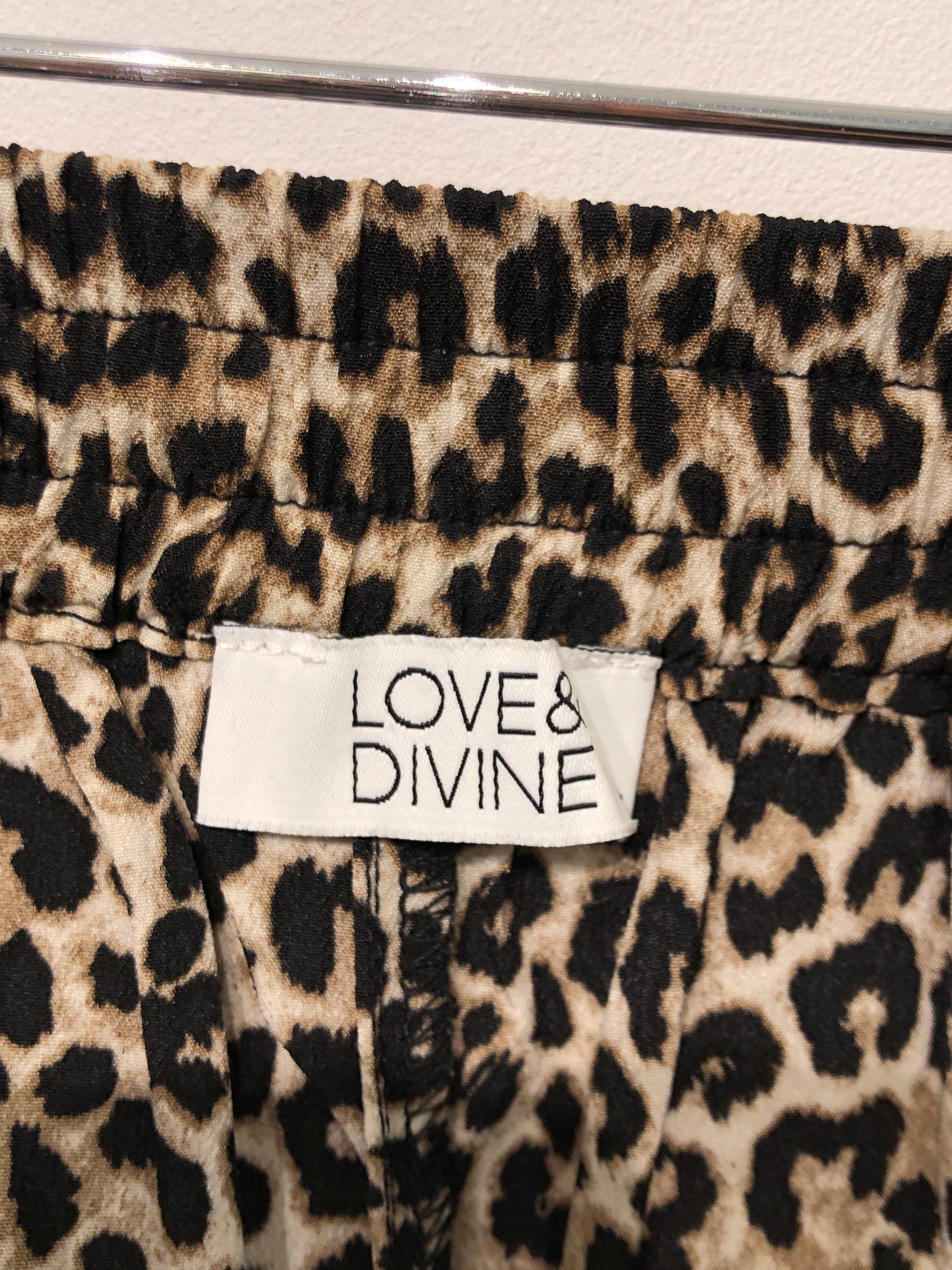 Love & Divine Bukser