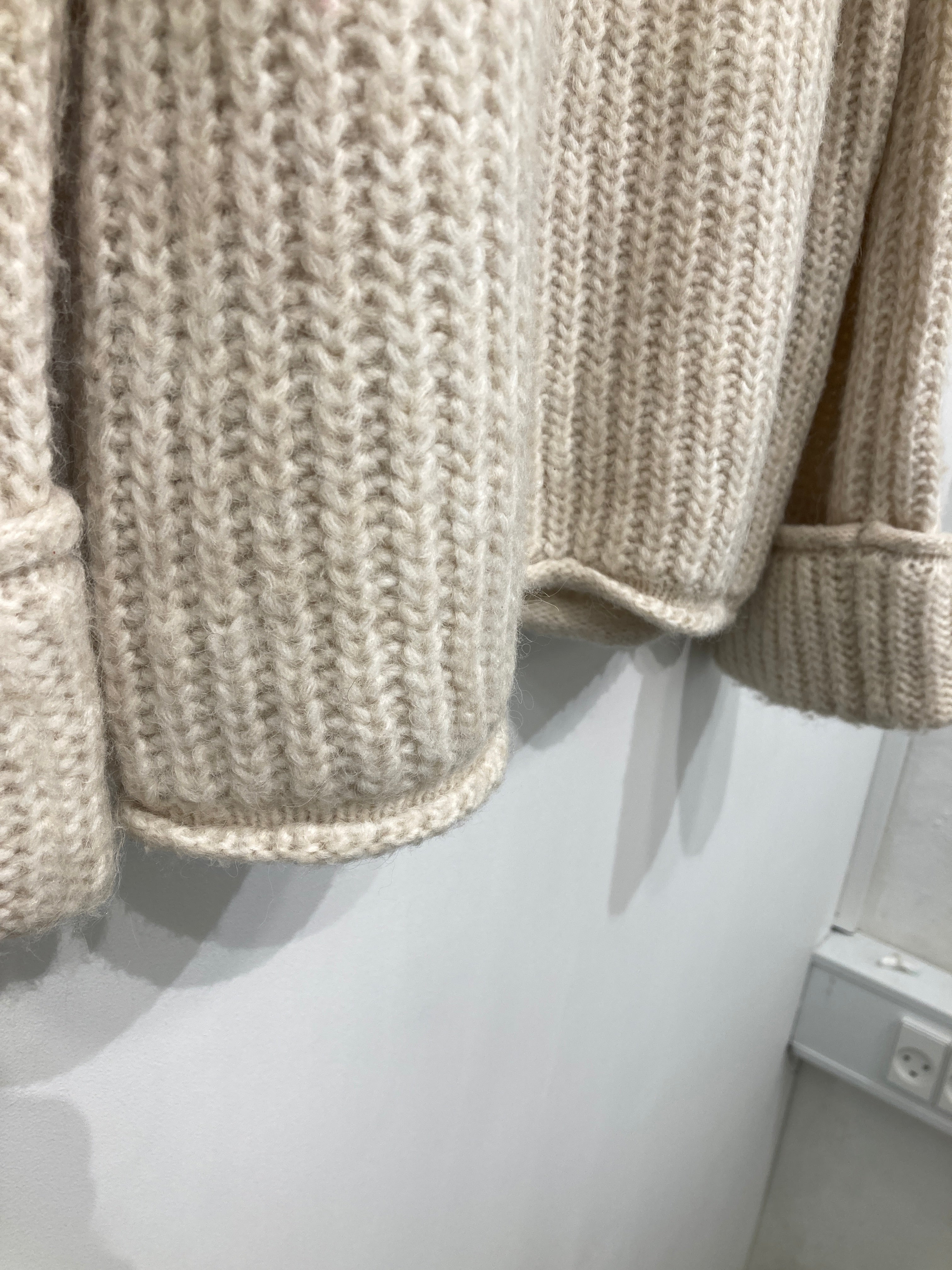 Amisu Knitwear