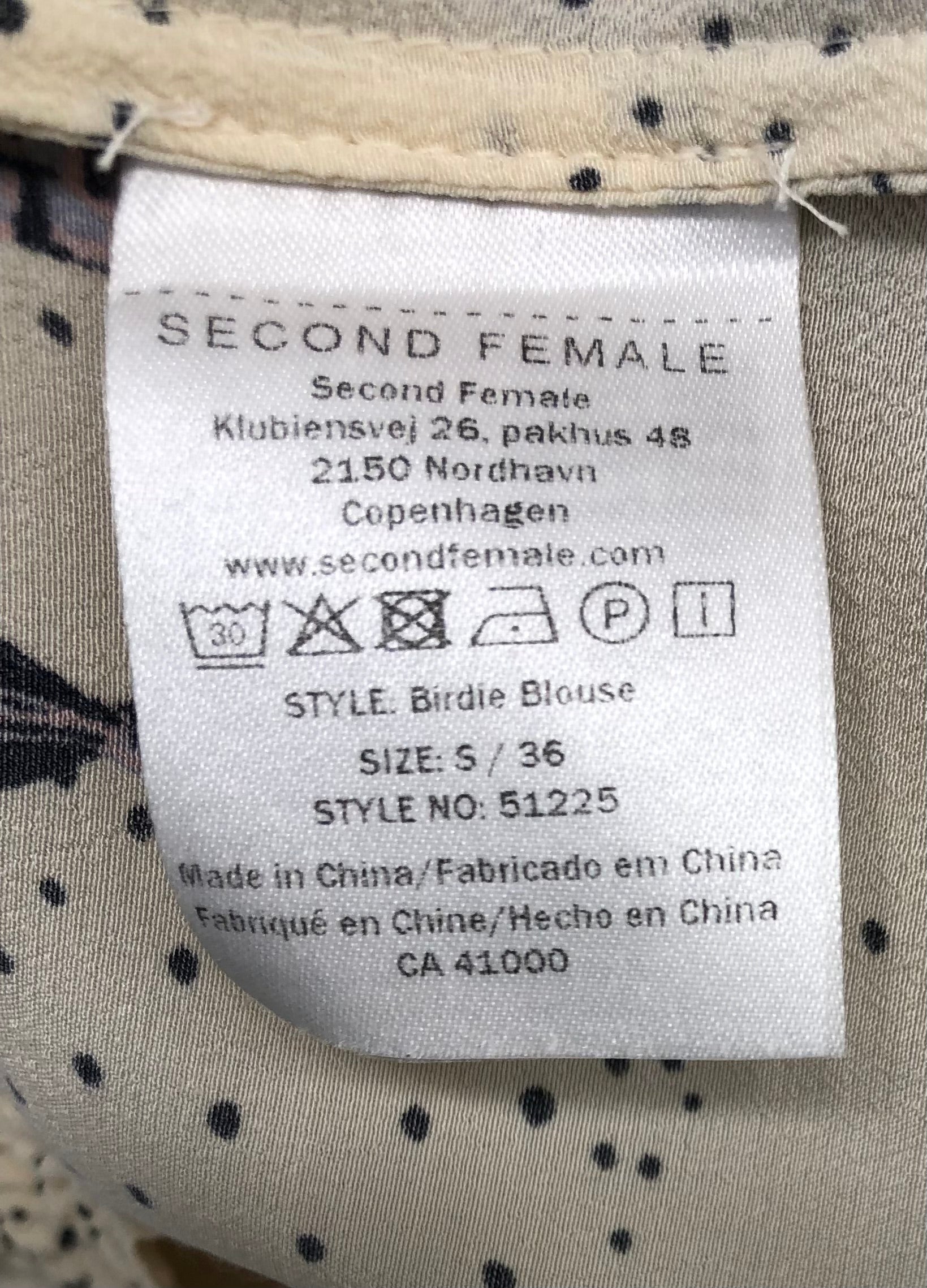 Second Female Bluse