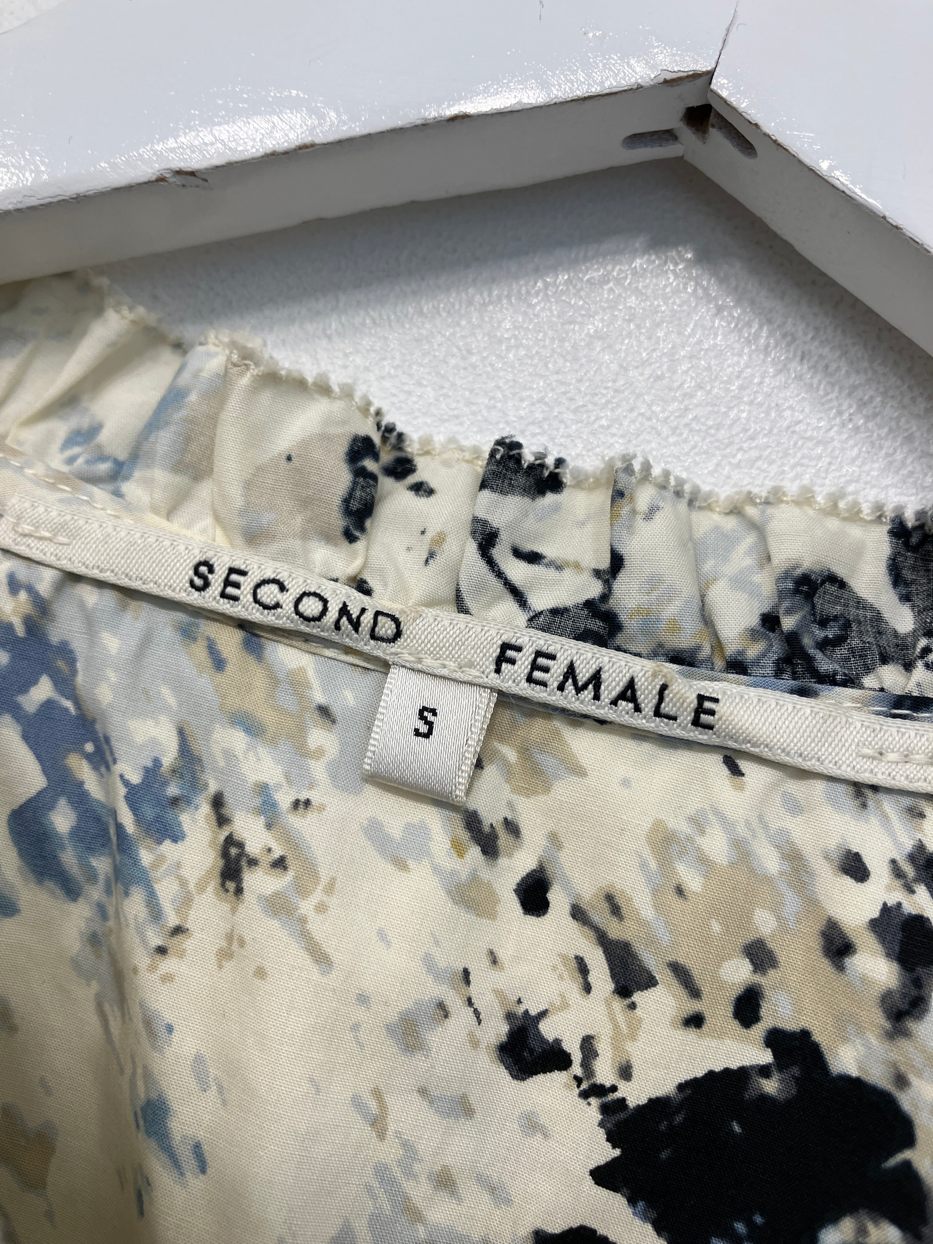 Second Female Bluse