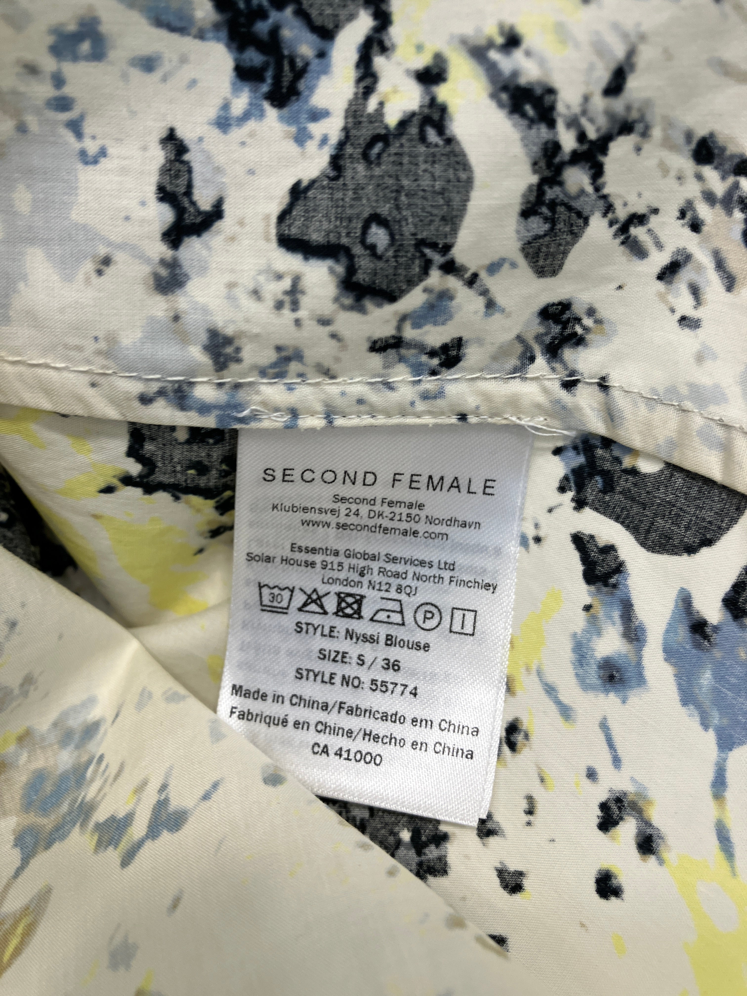 Second Female Bluse