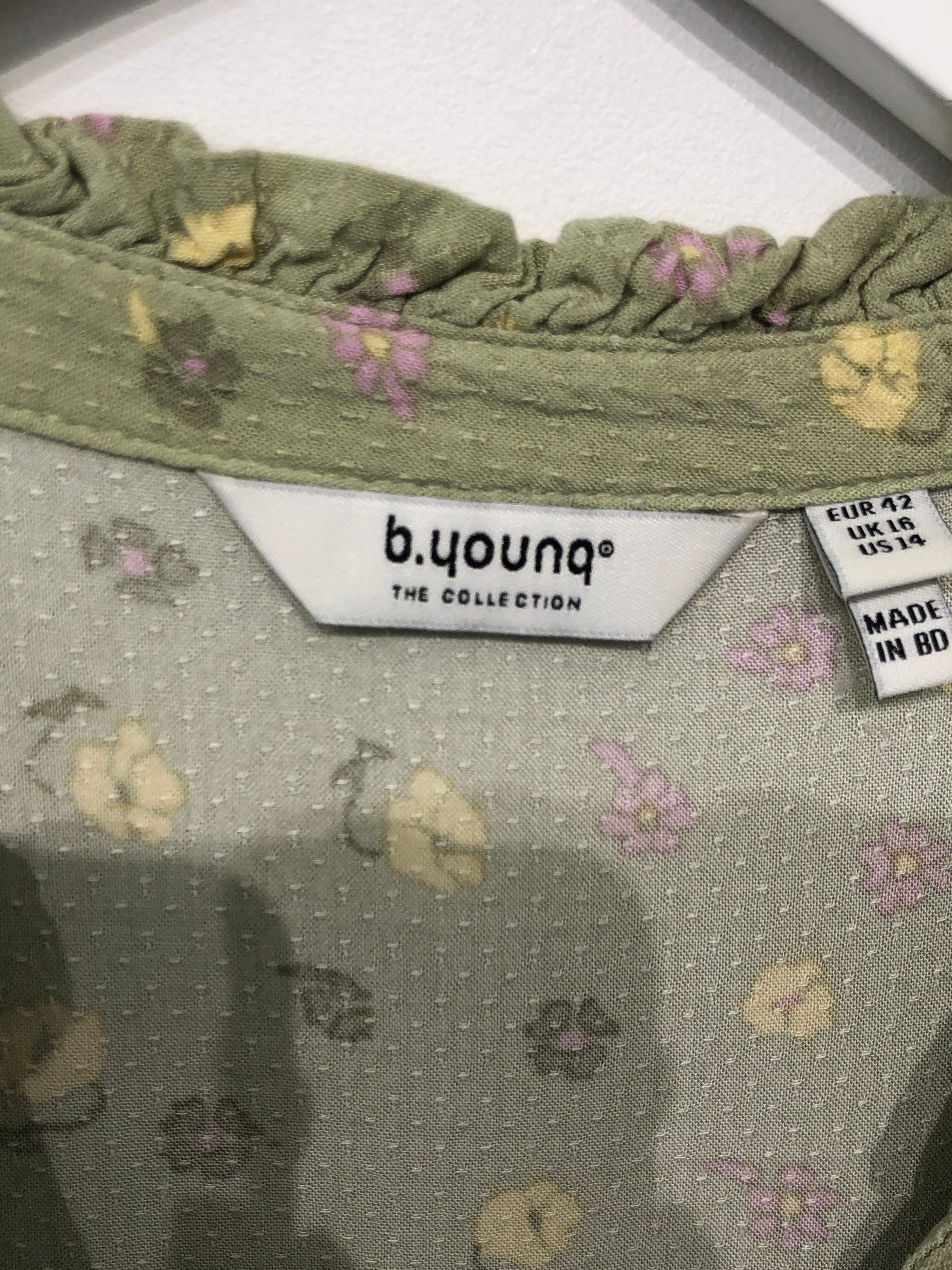 B.Young Bluse