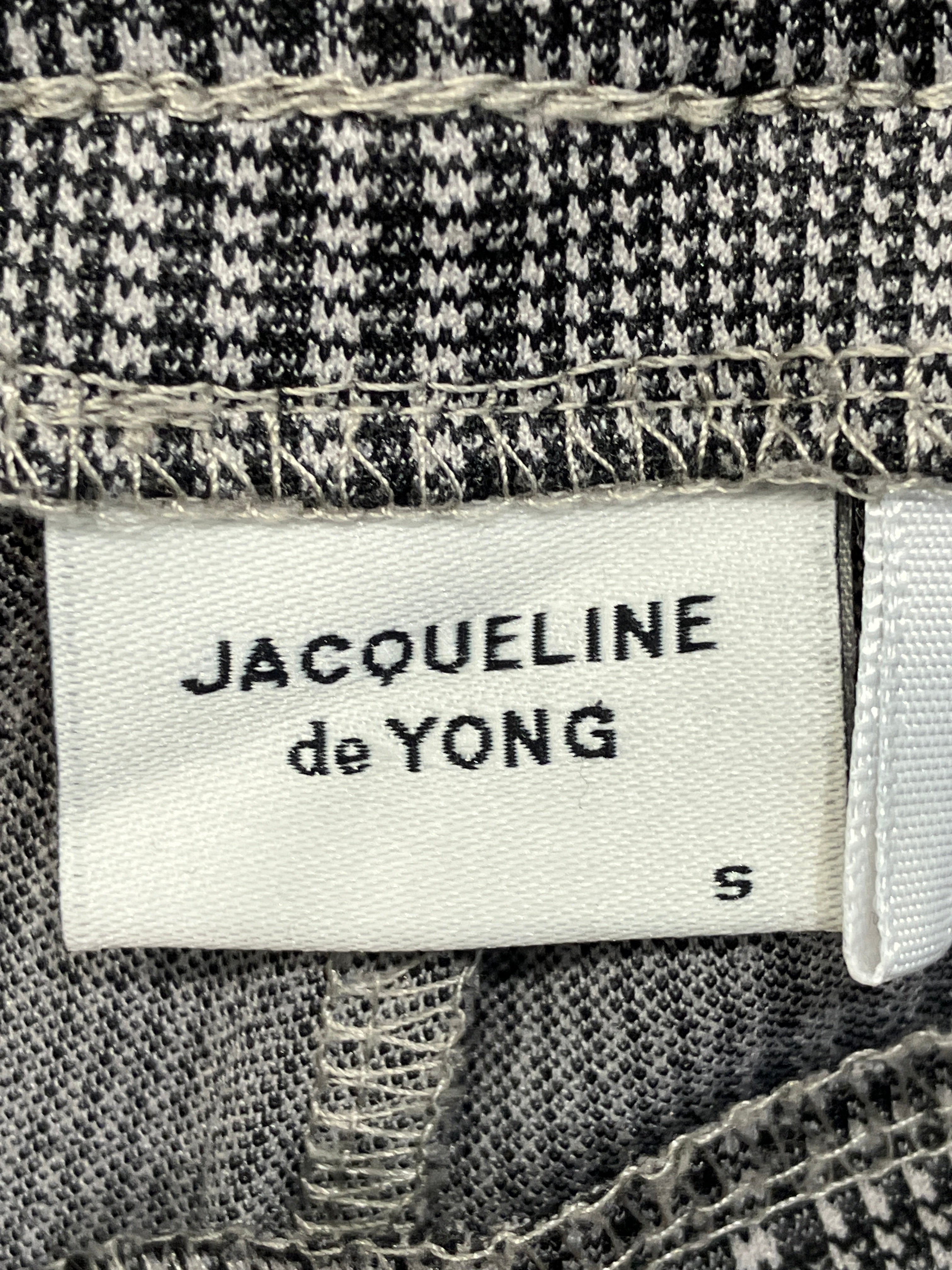 Jacqueline de Yong Bukser