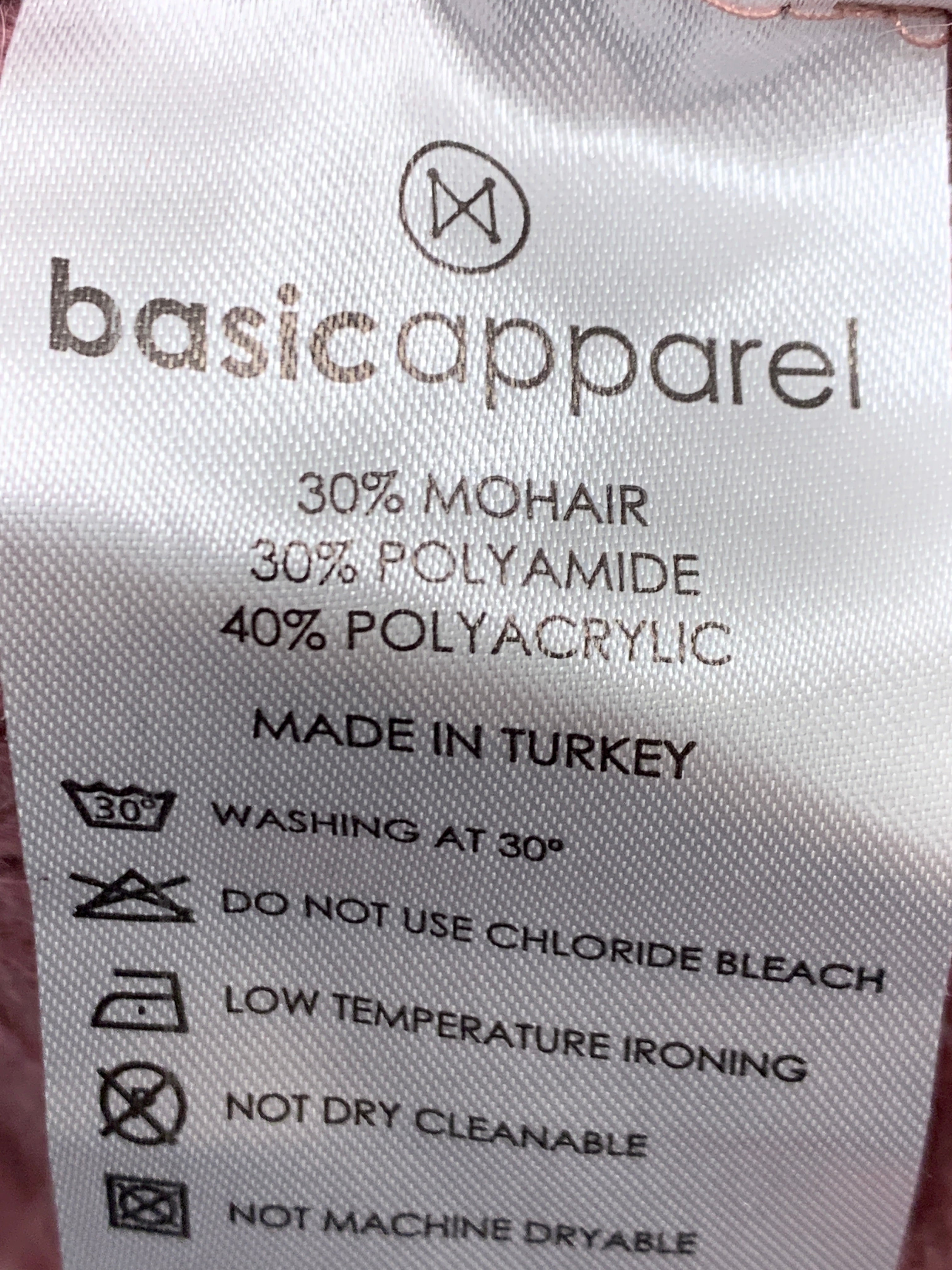 Basic Apparel Strik