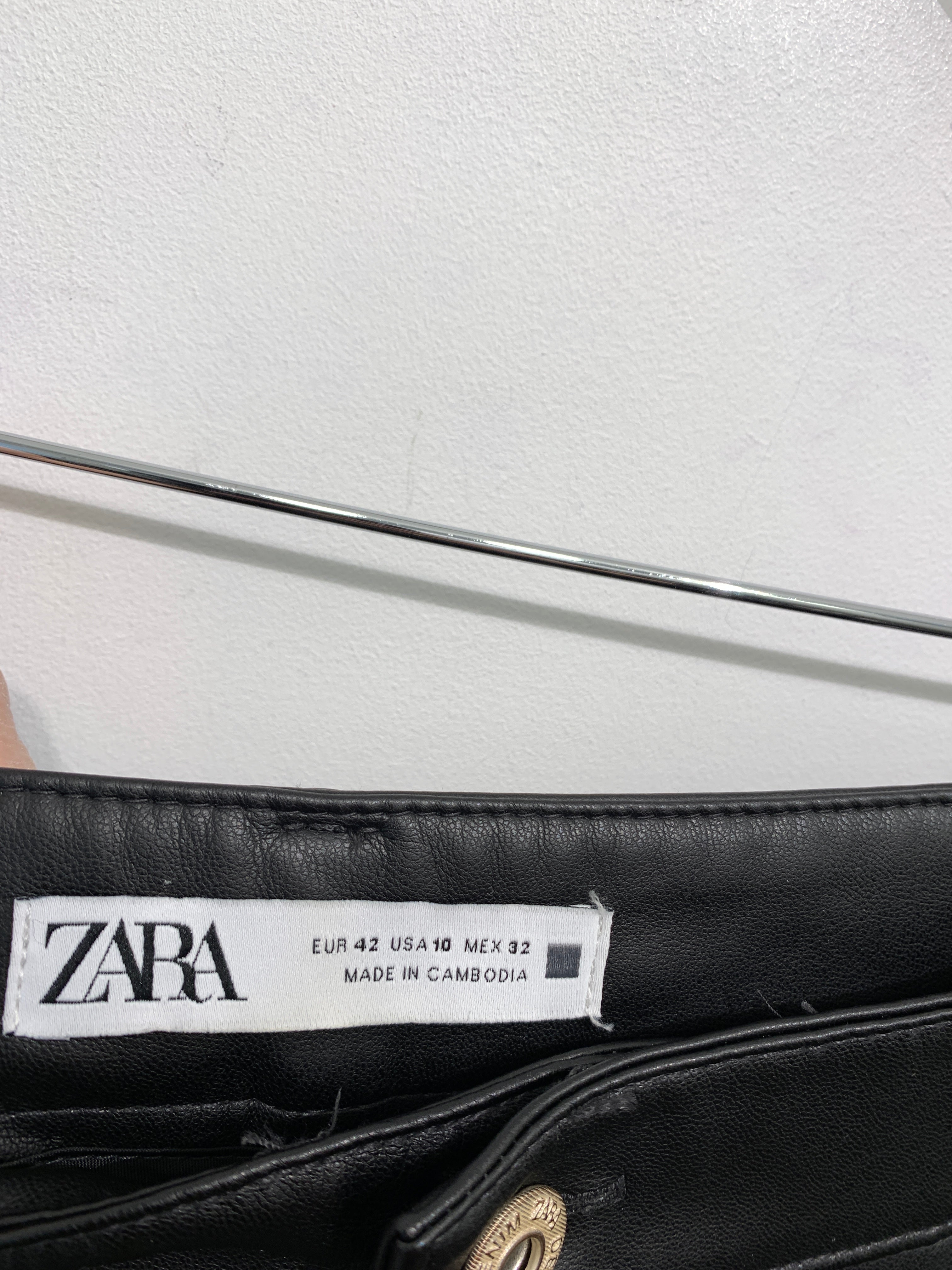 Zara Bukser