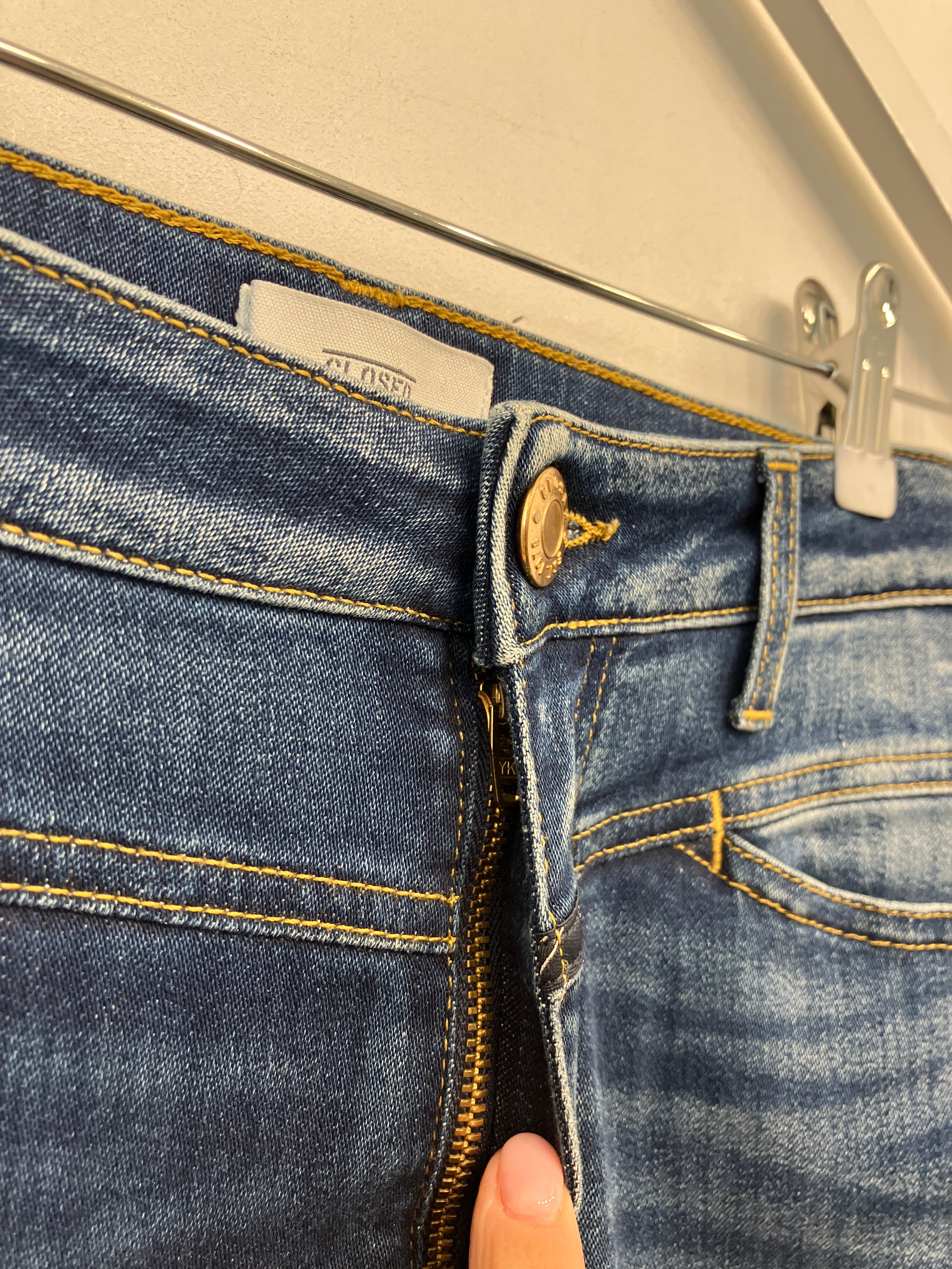 Closed Cowboyjeans