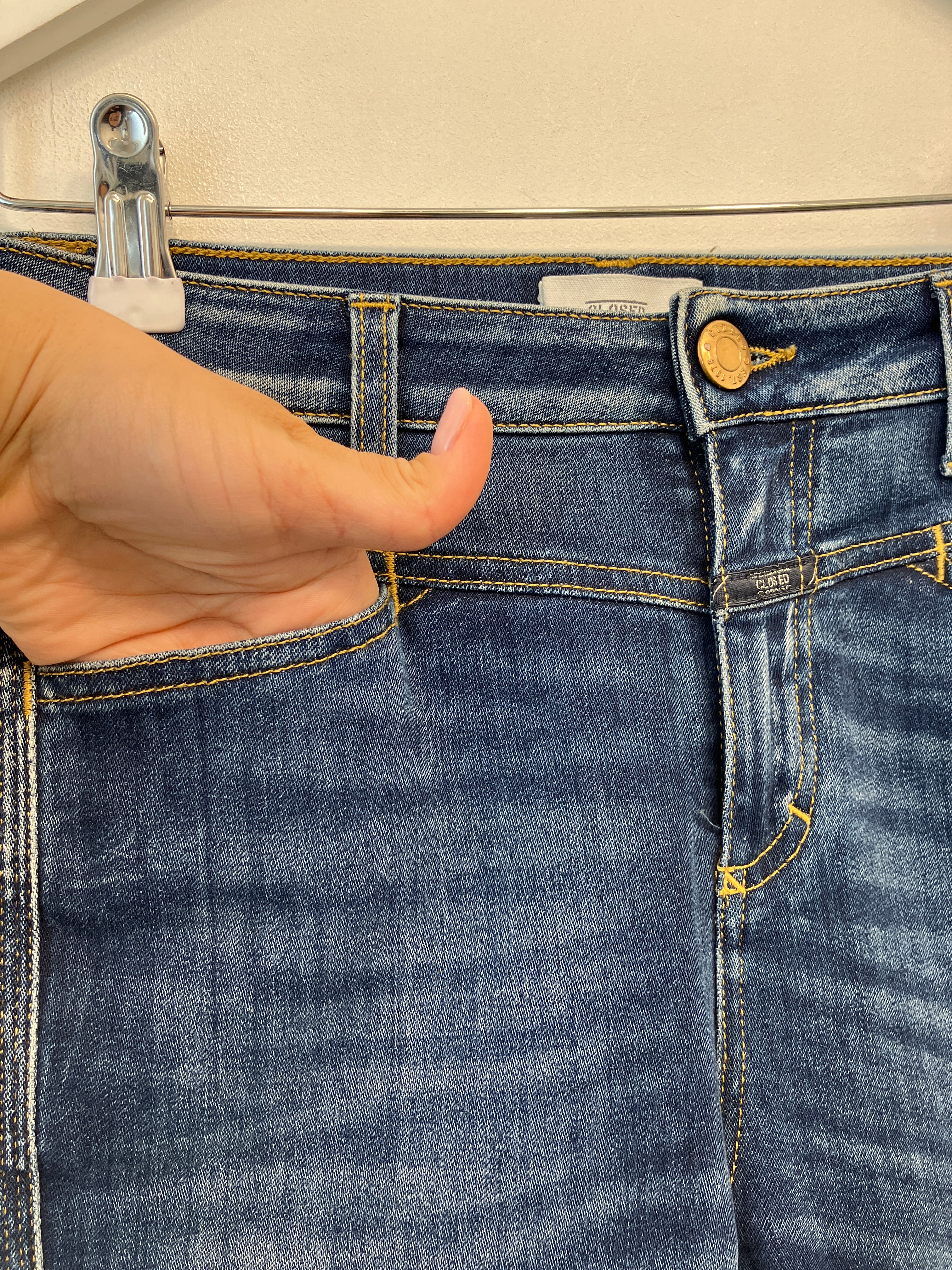 Closed Cowboyjeans