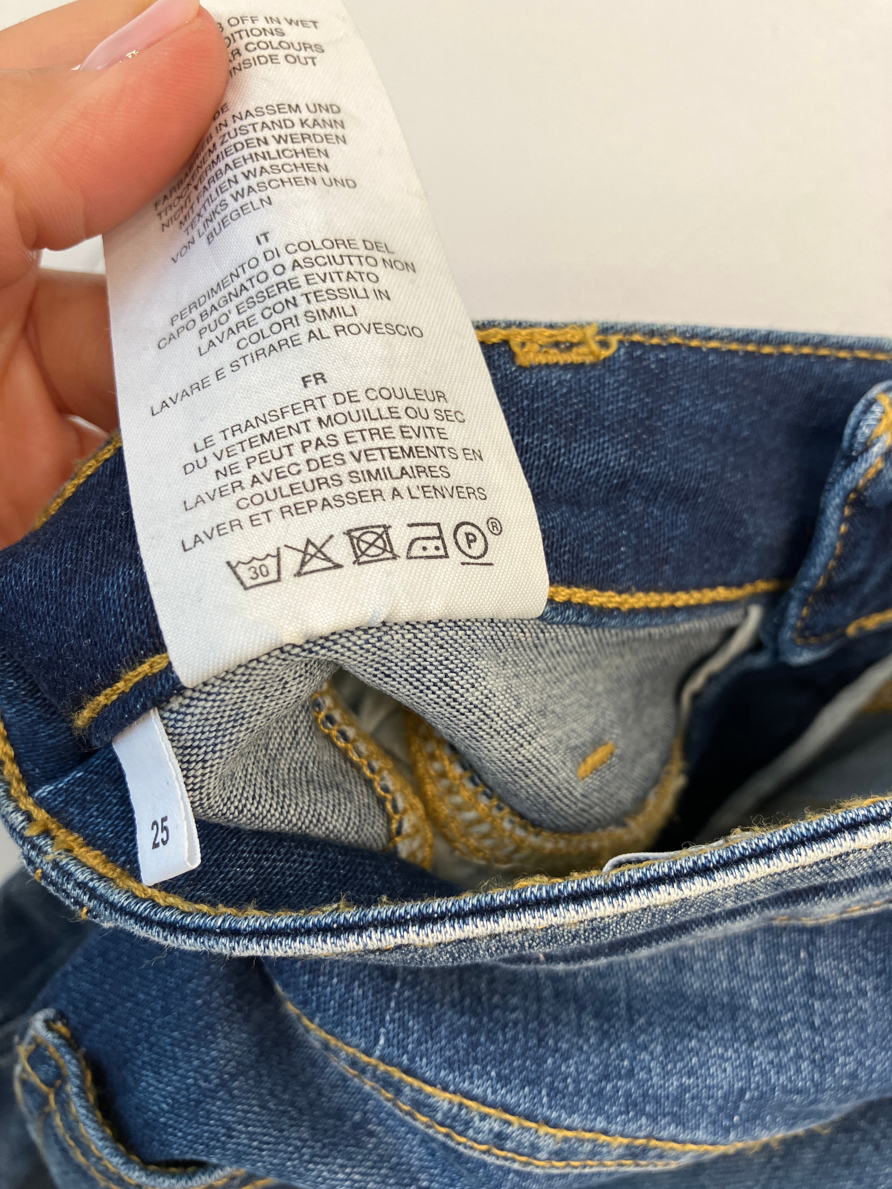 Closed Cowboyjeans