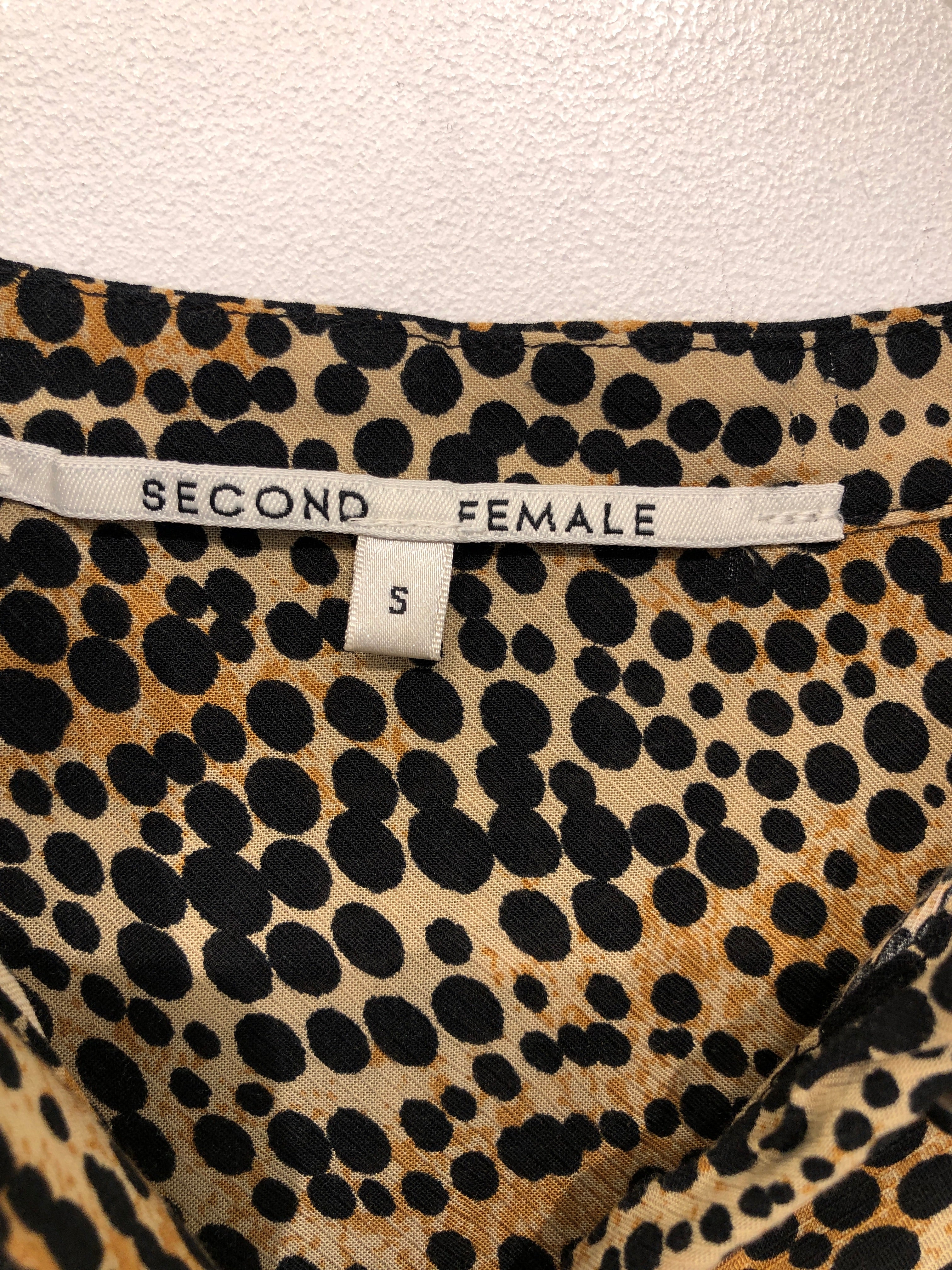 Second Female Bluse