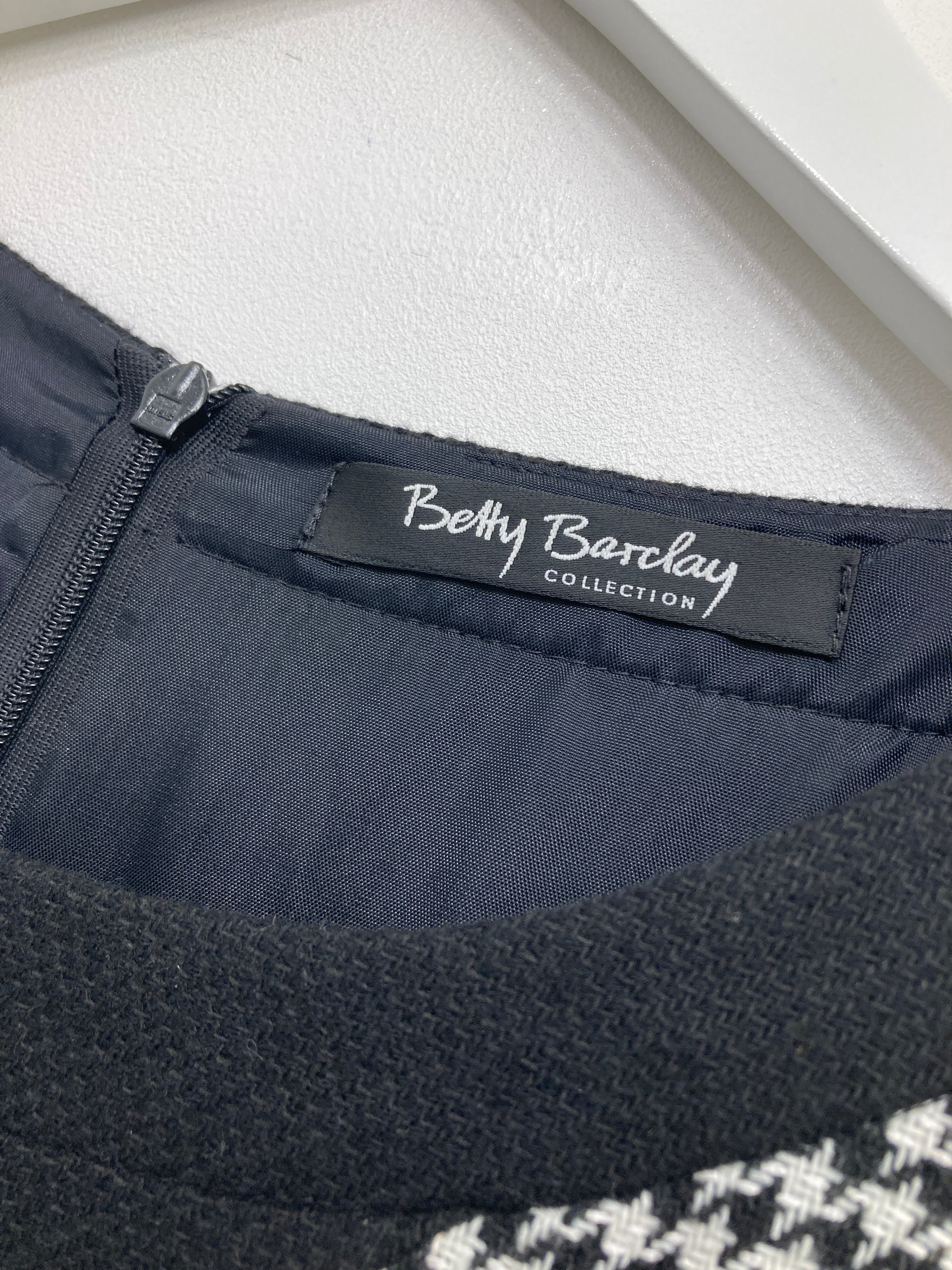 Betty Barclay Kjole