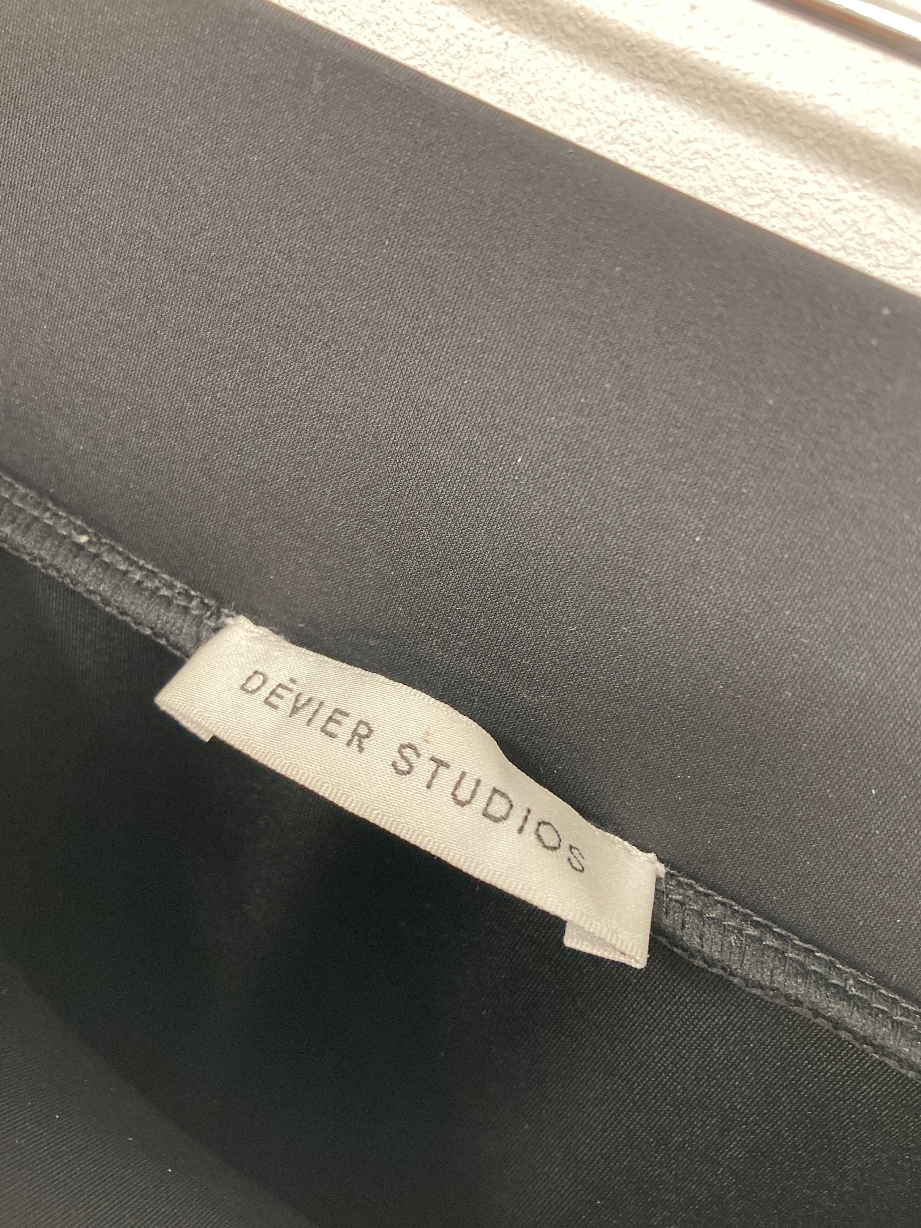 Dévier Studios Nederdel