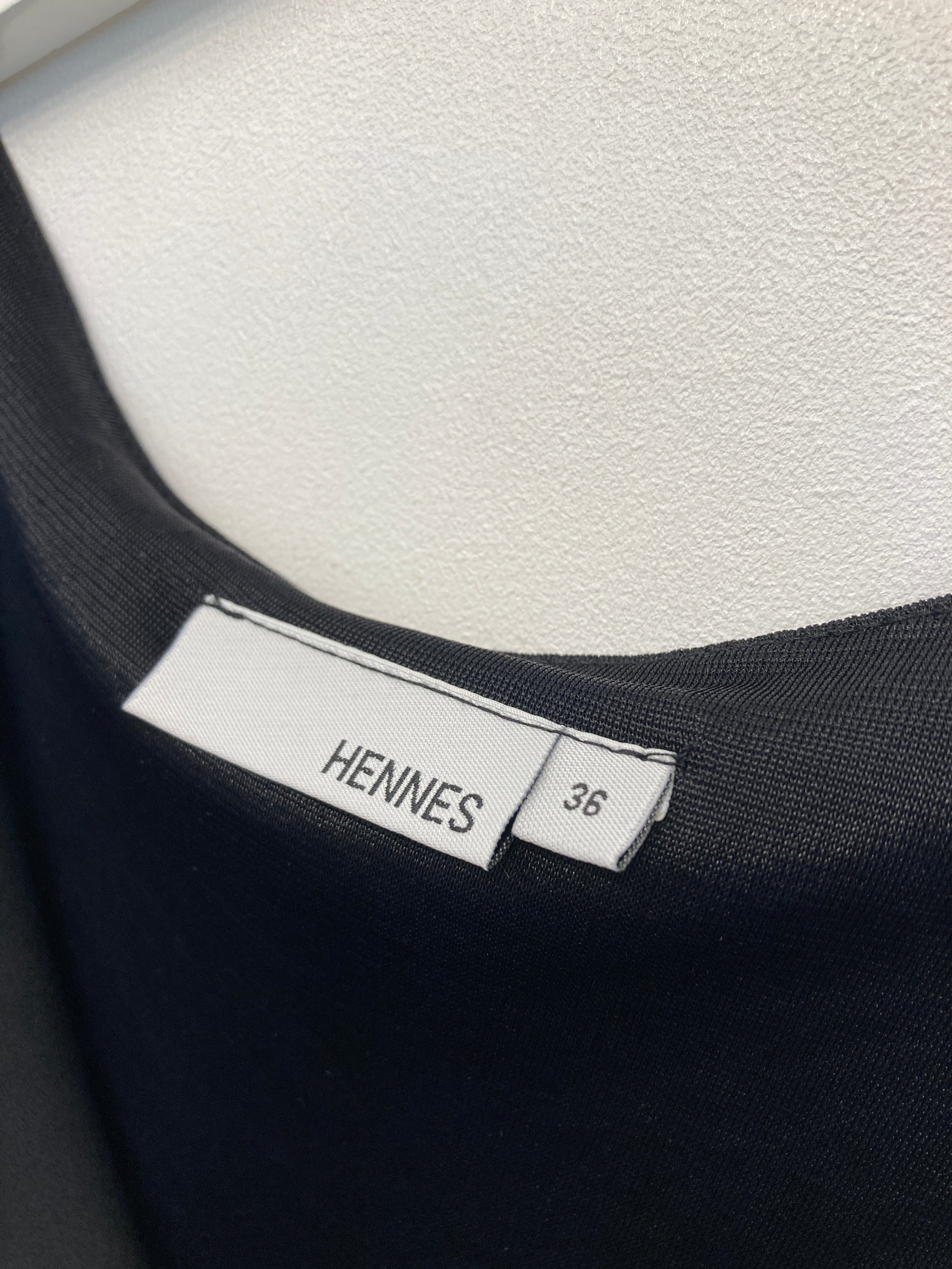 Hennes Kjole