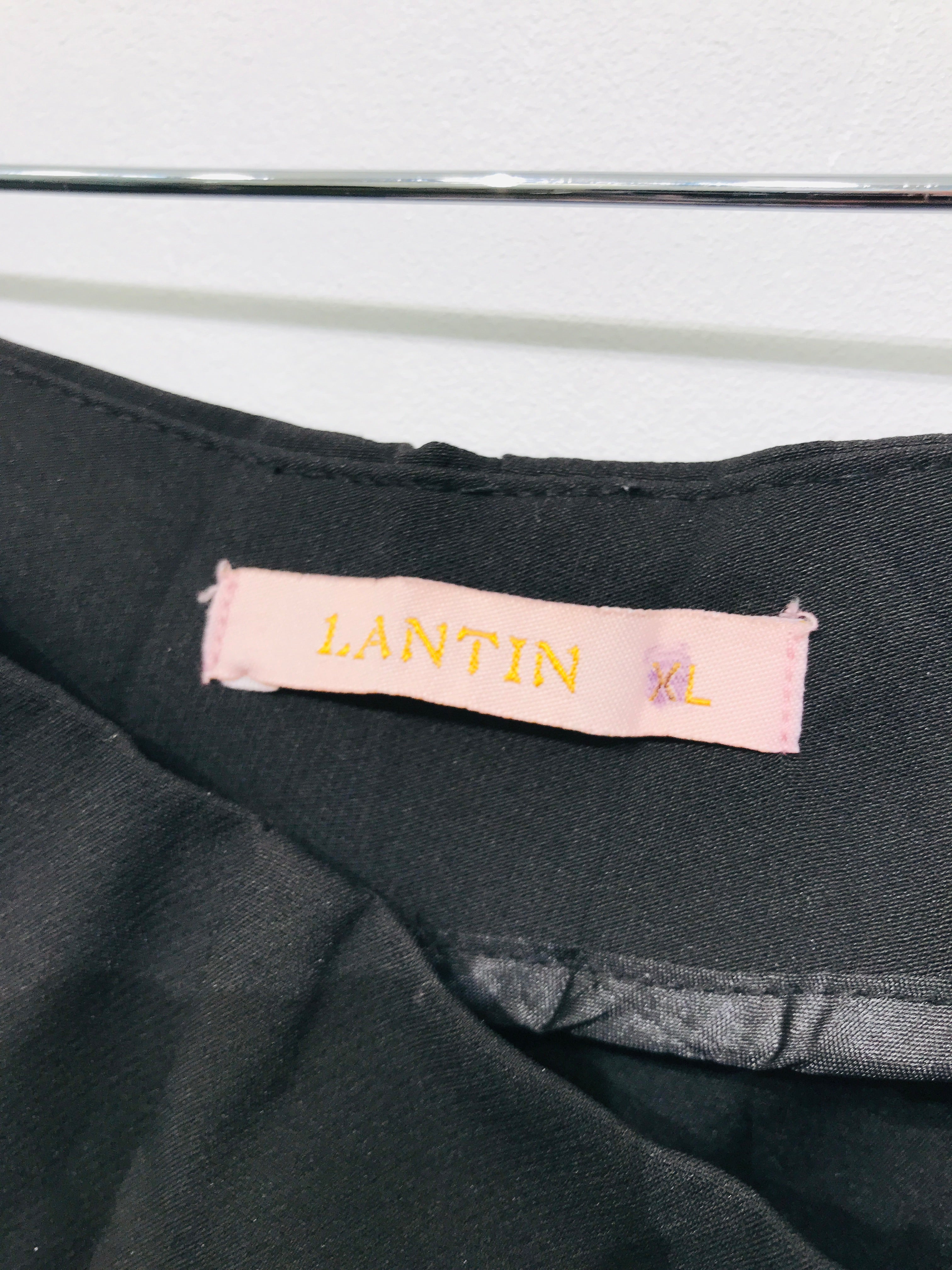 Lantin Bukser