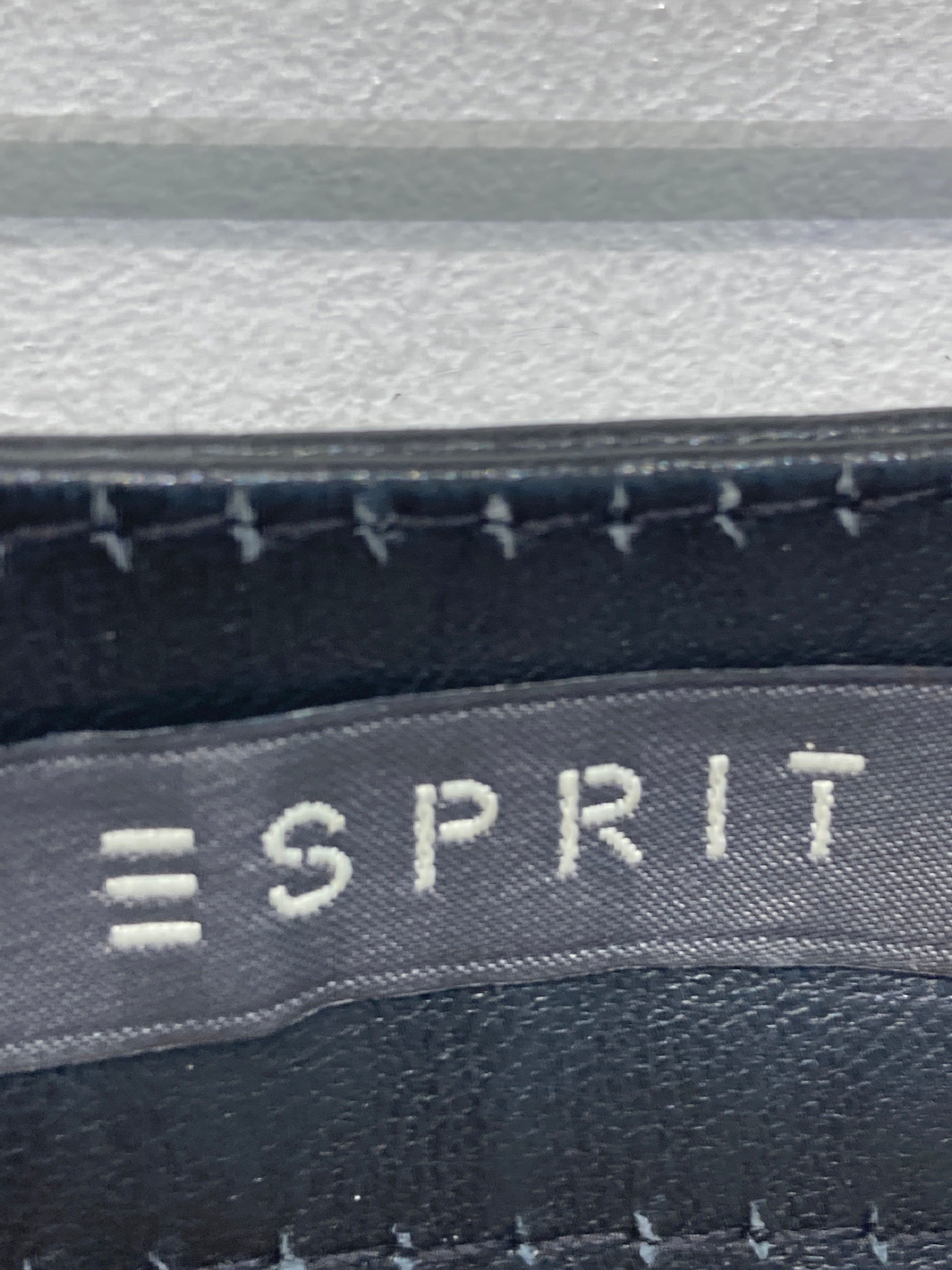 Esprit Nederdel