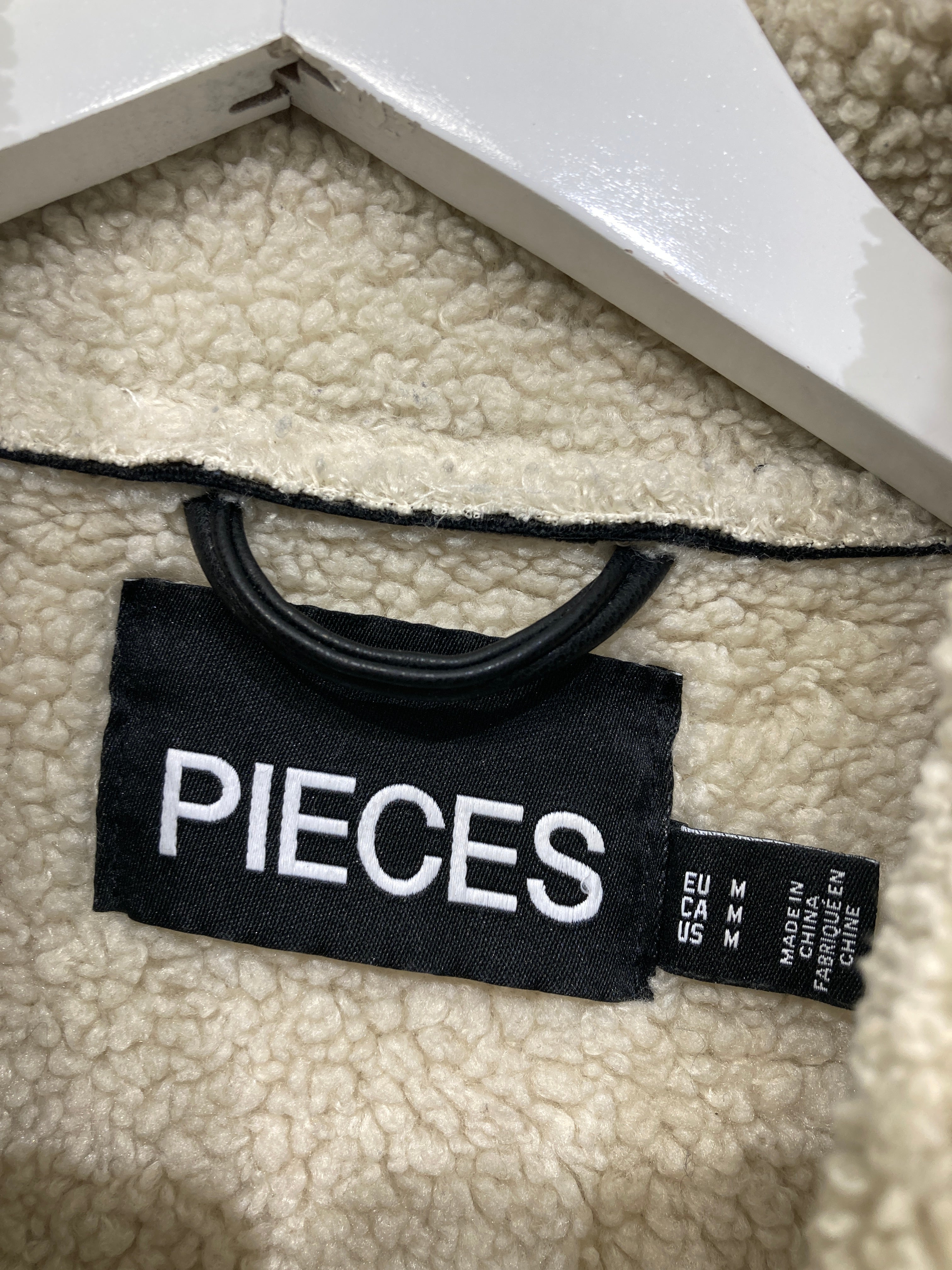 Pieces Vest