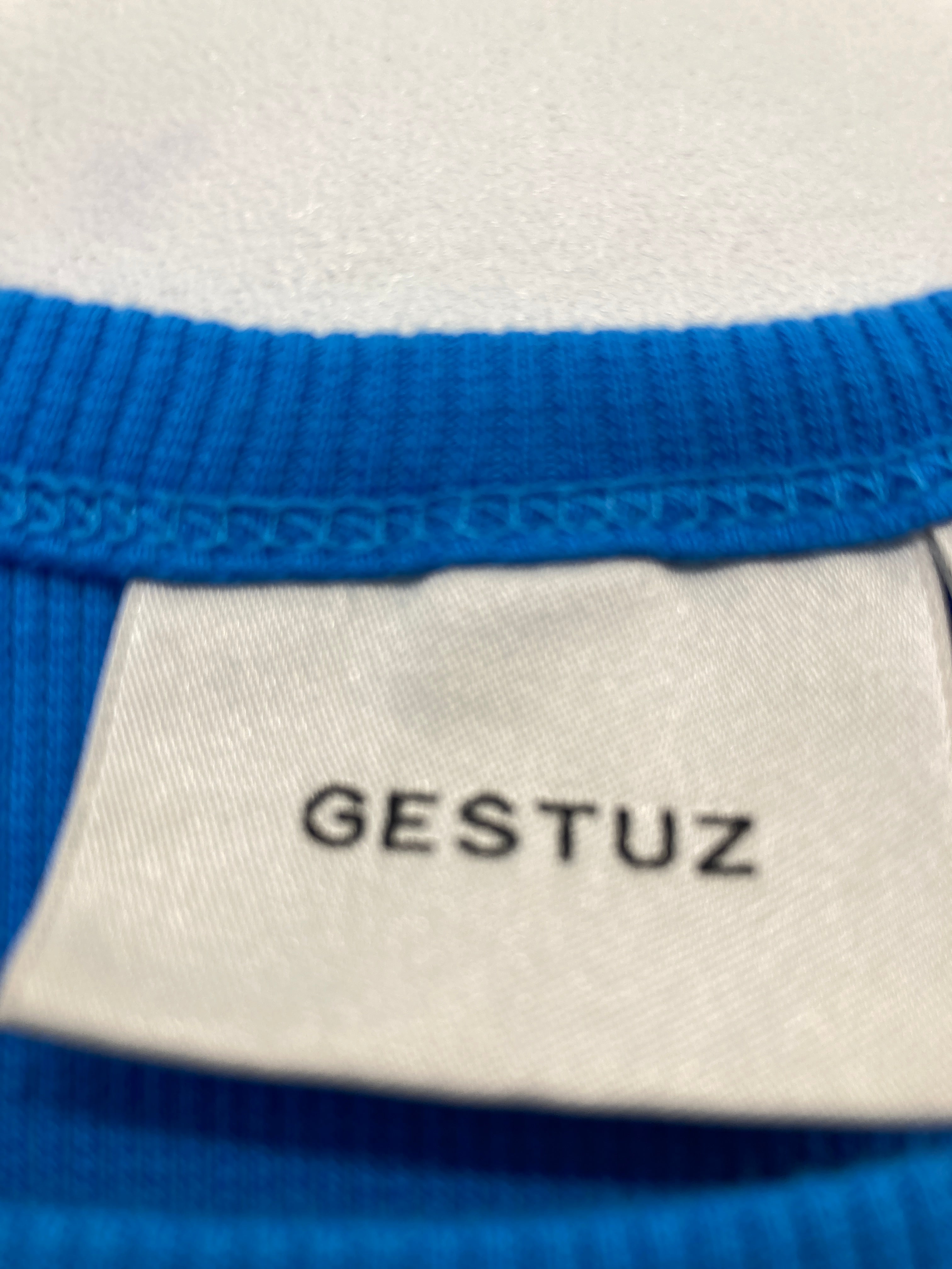 Gestuz Top