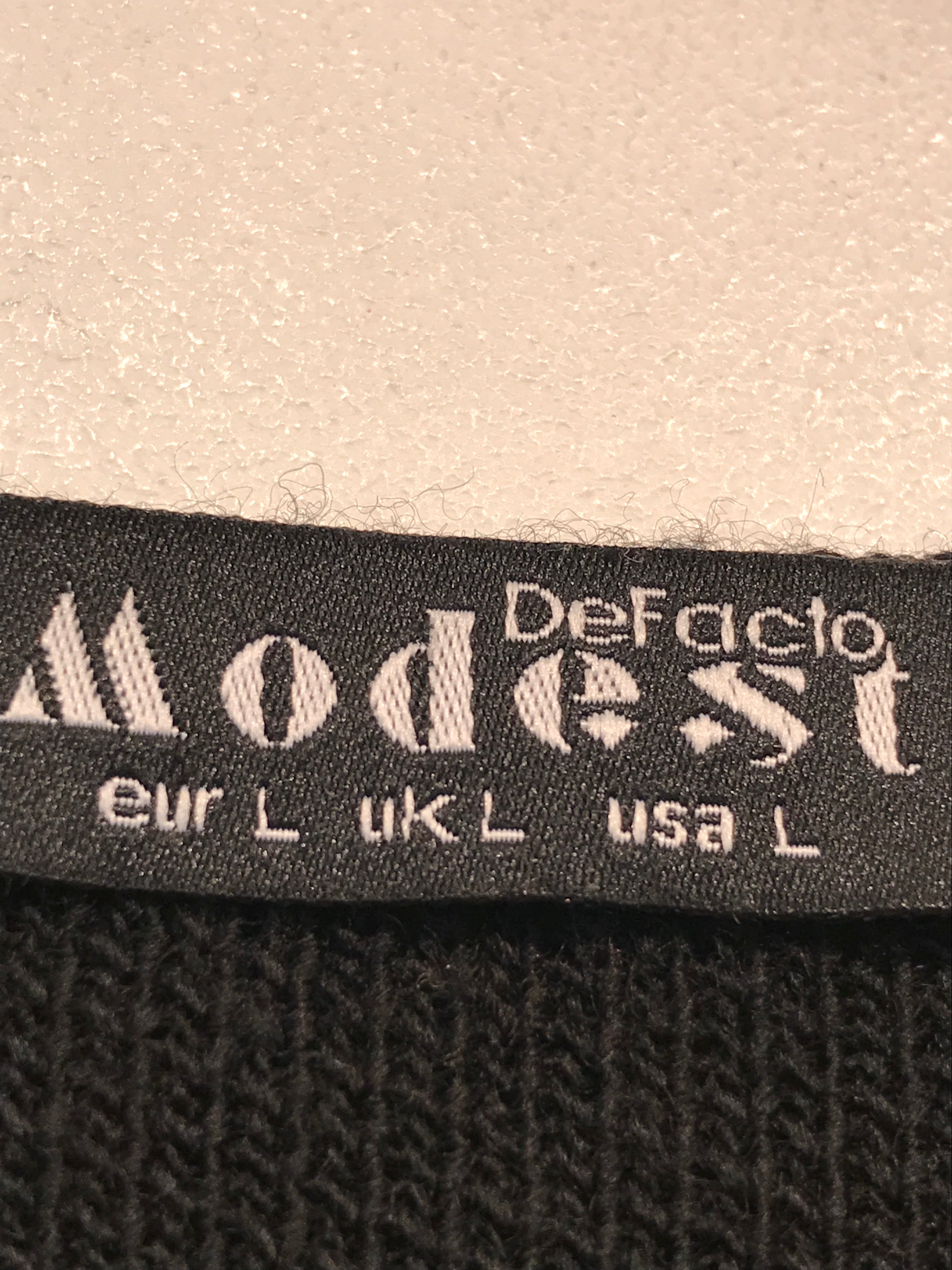 DeFacto Modest Strik