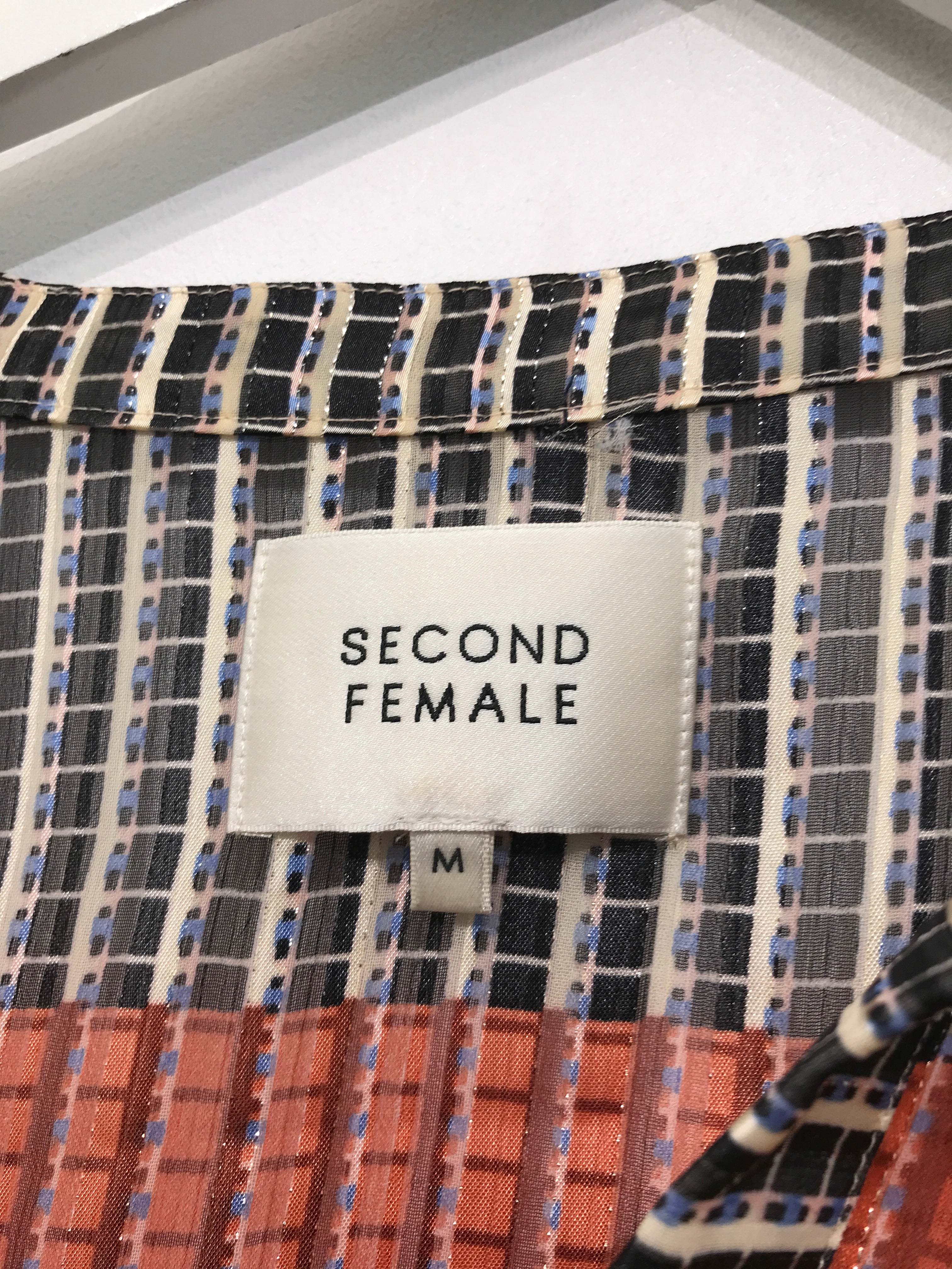 Second Female Bluse