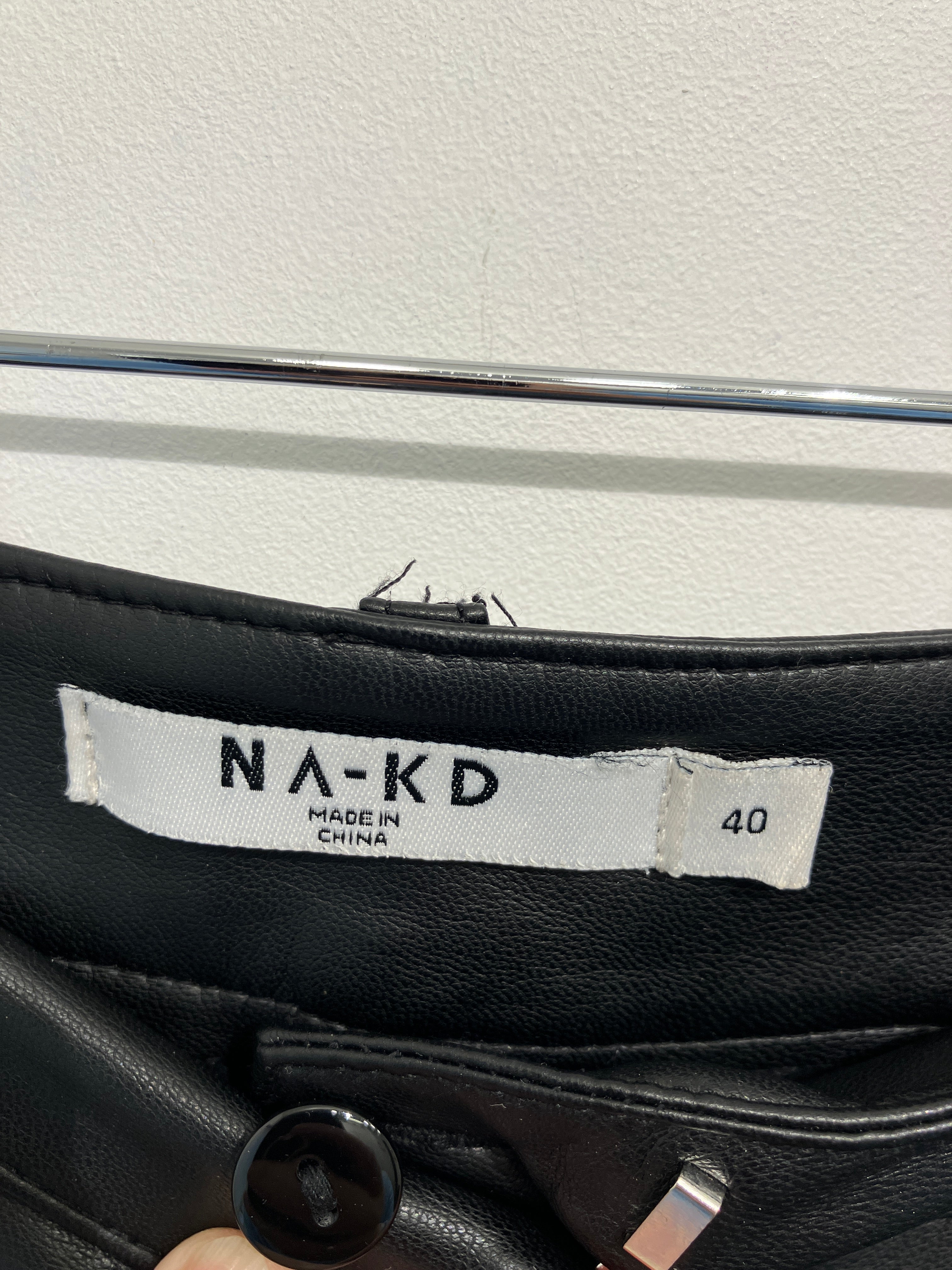 Na-kd Bukser