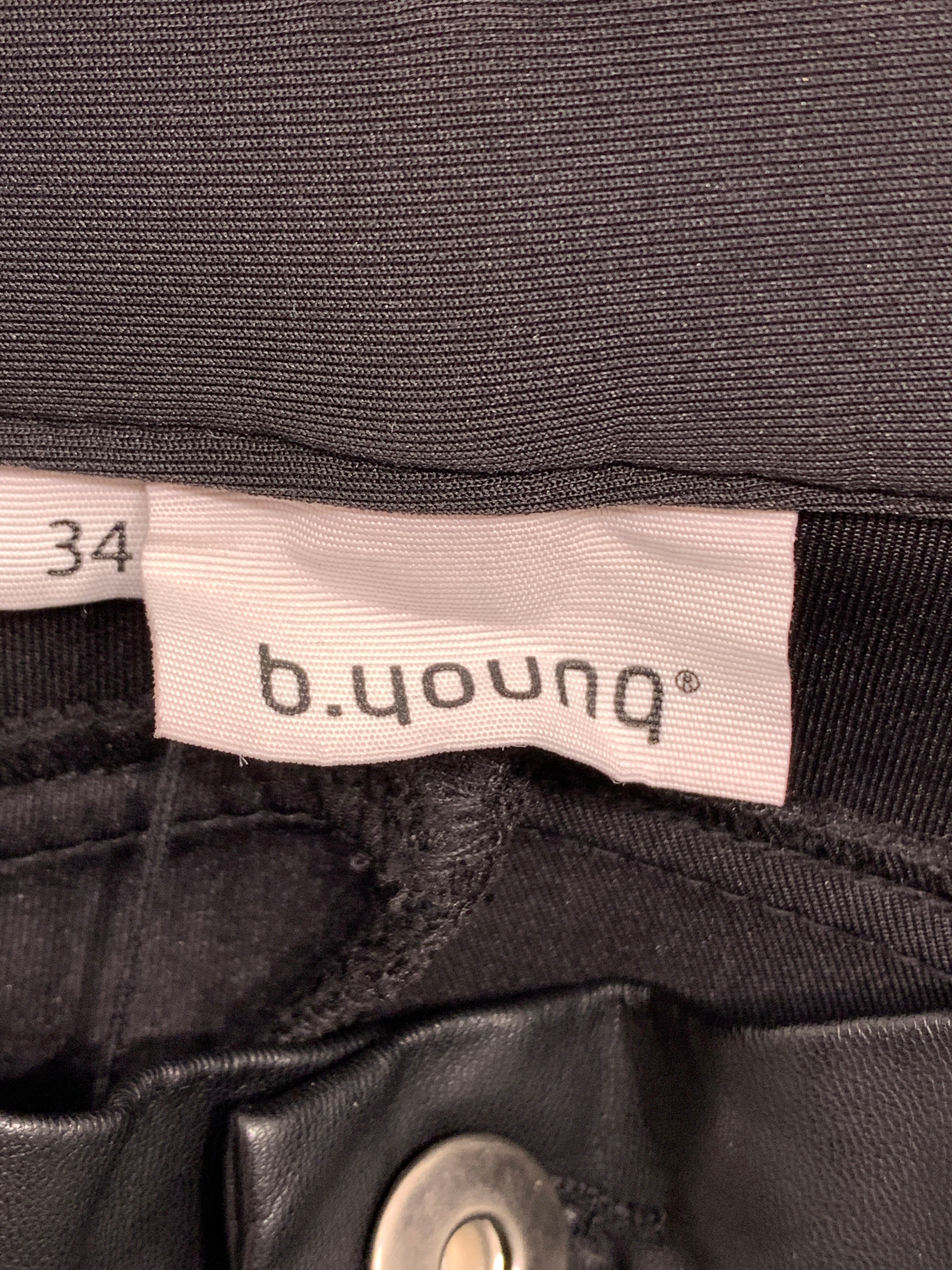 B Young Bukser