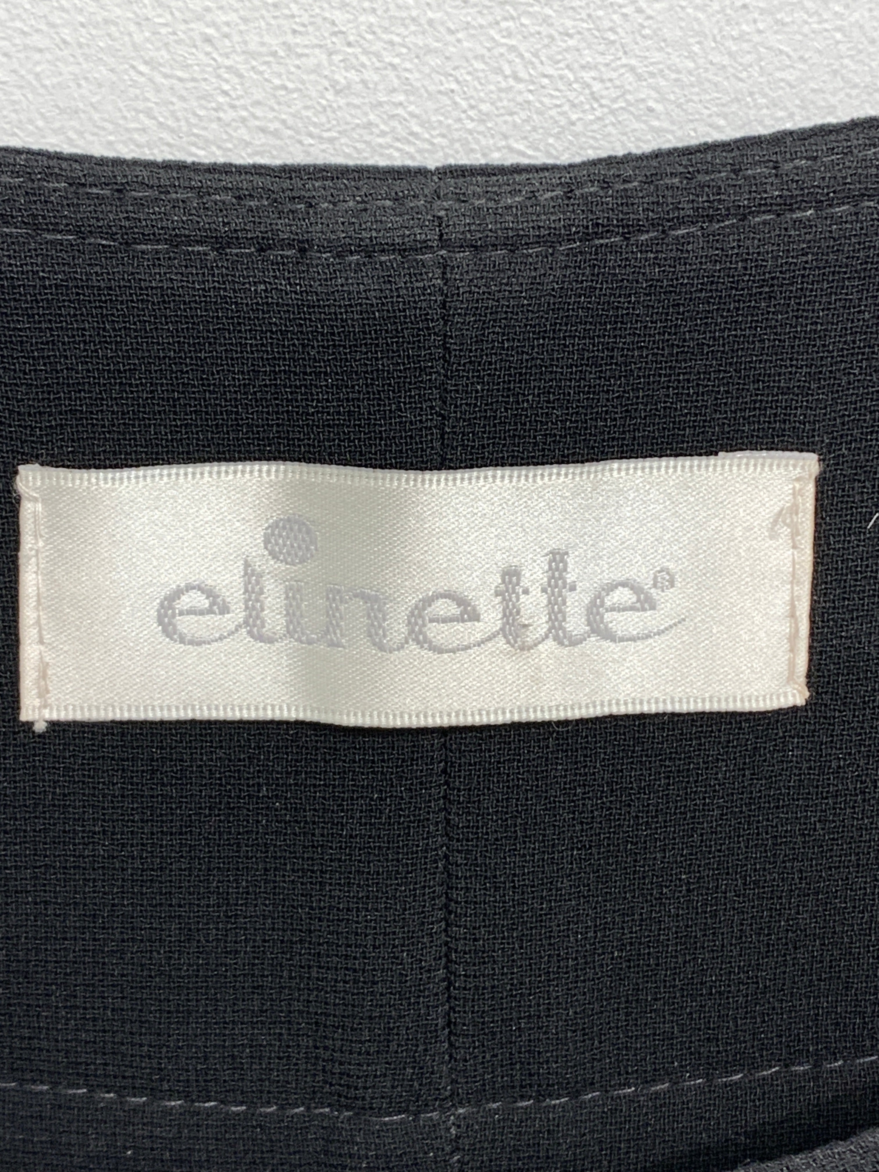 Elinette Bukser