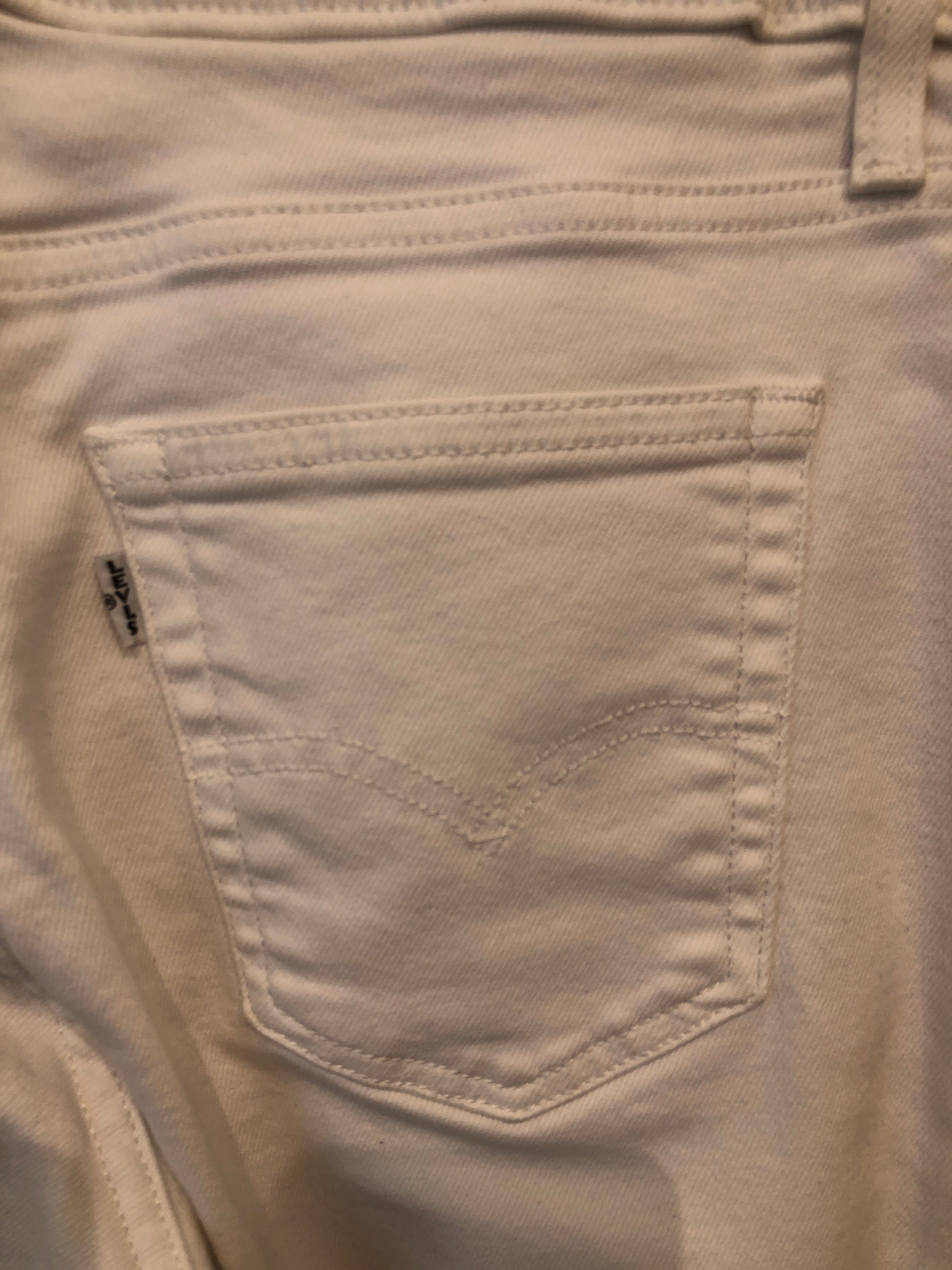 Levis Bukser