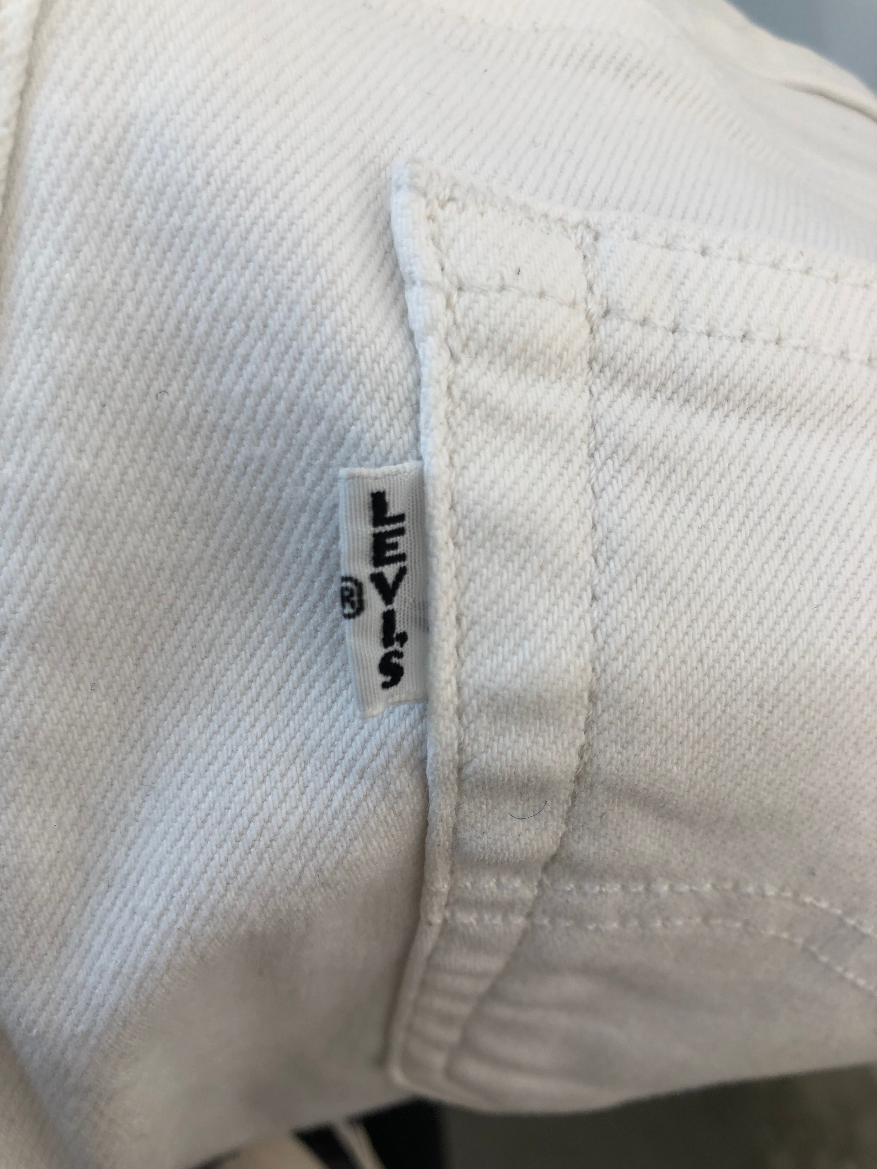 Levis Bukser
