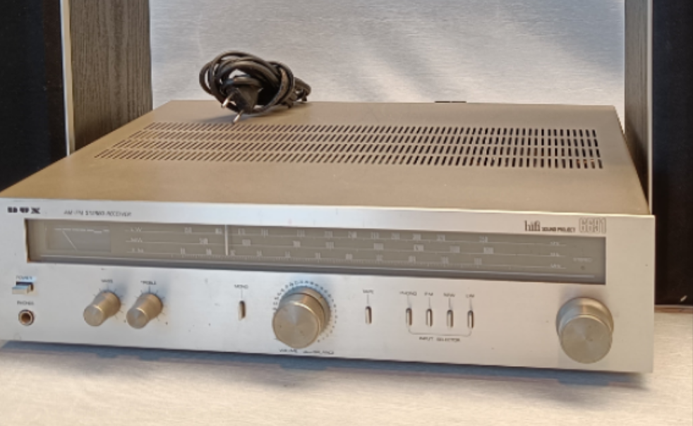 Retro stereo radio og højtalere