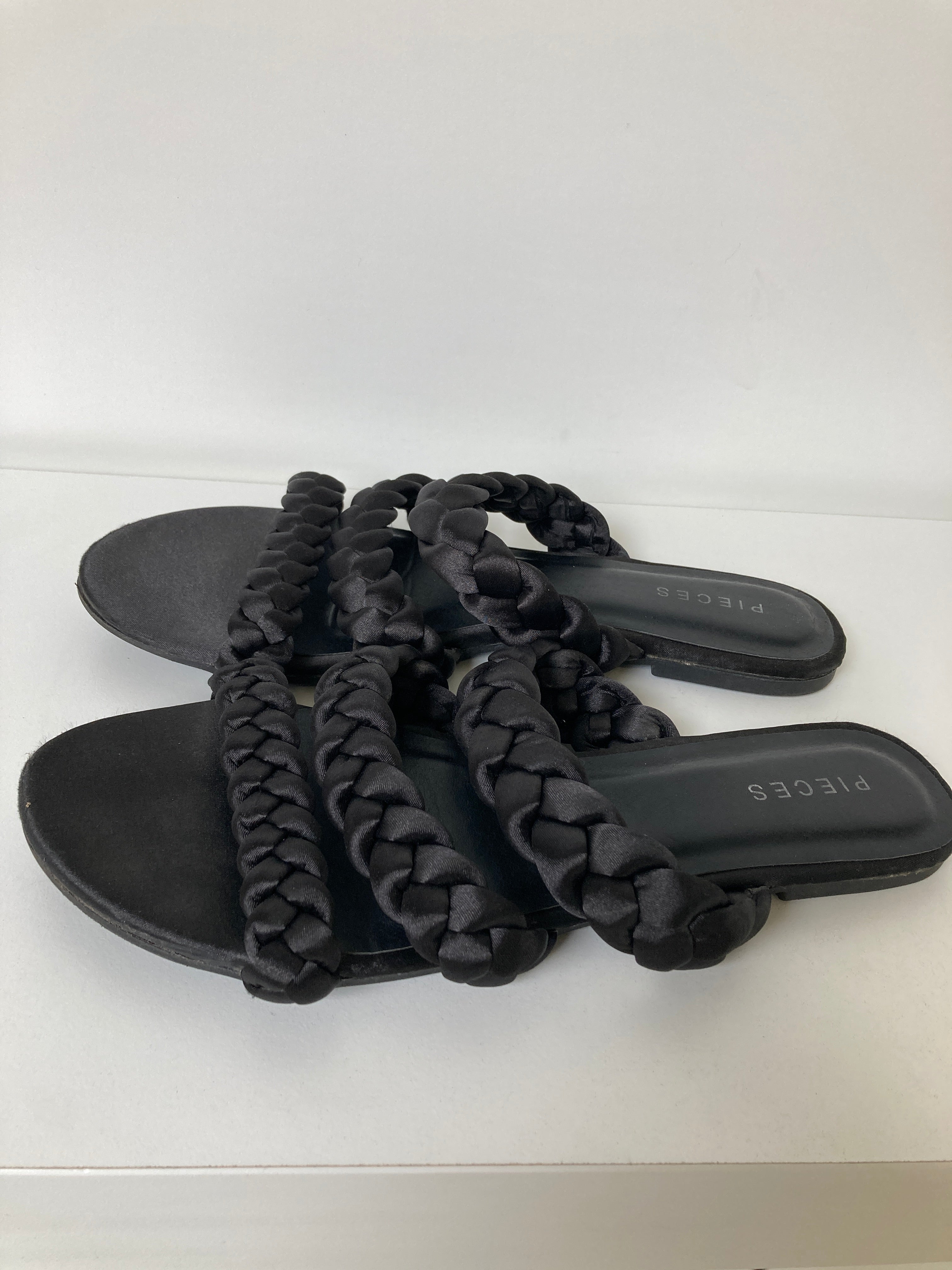 Pieces Sandaler
