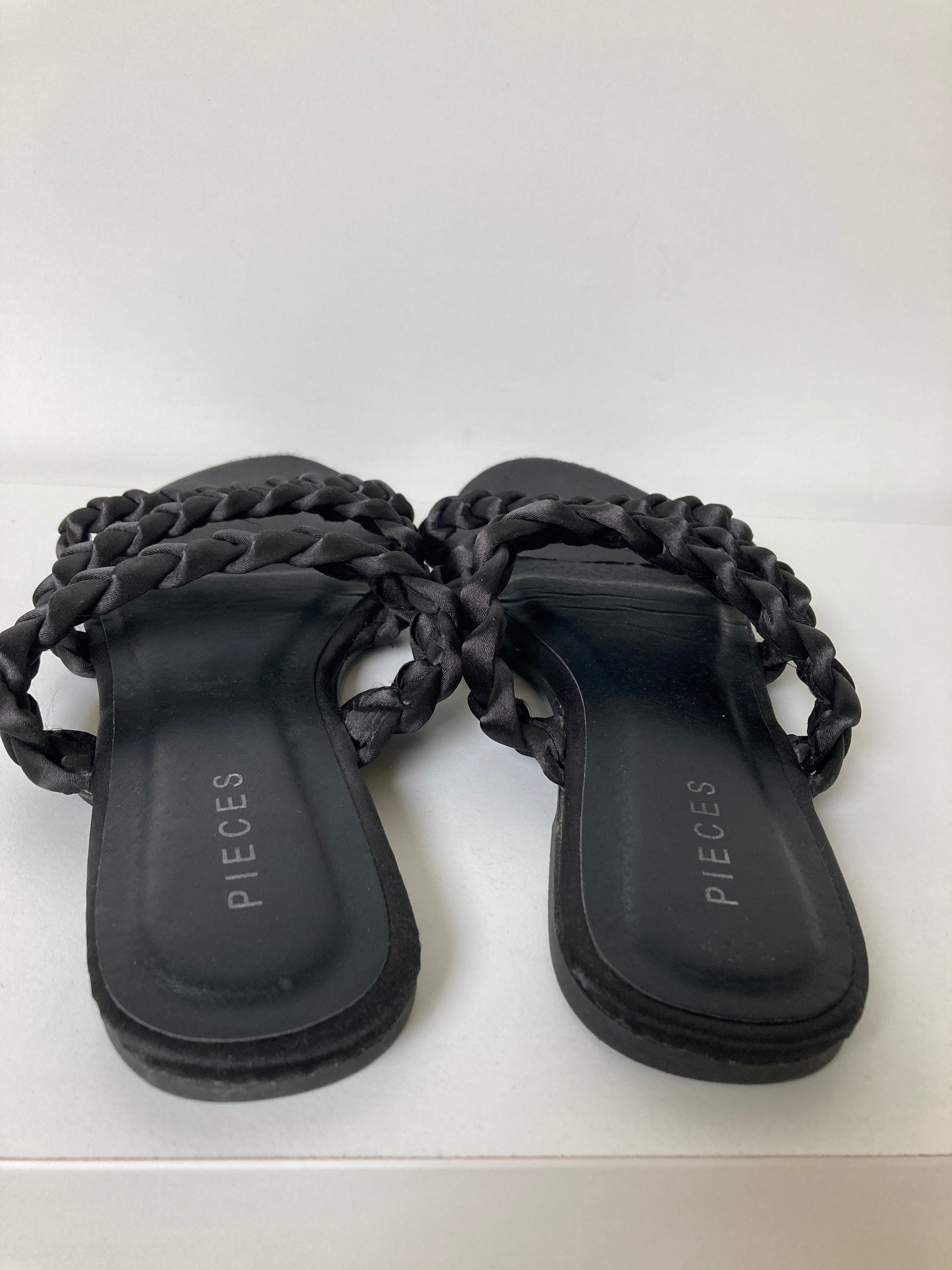 Pieces Sandaler