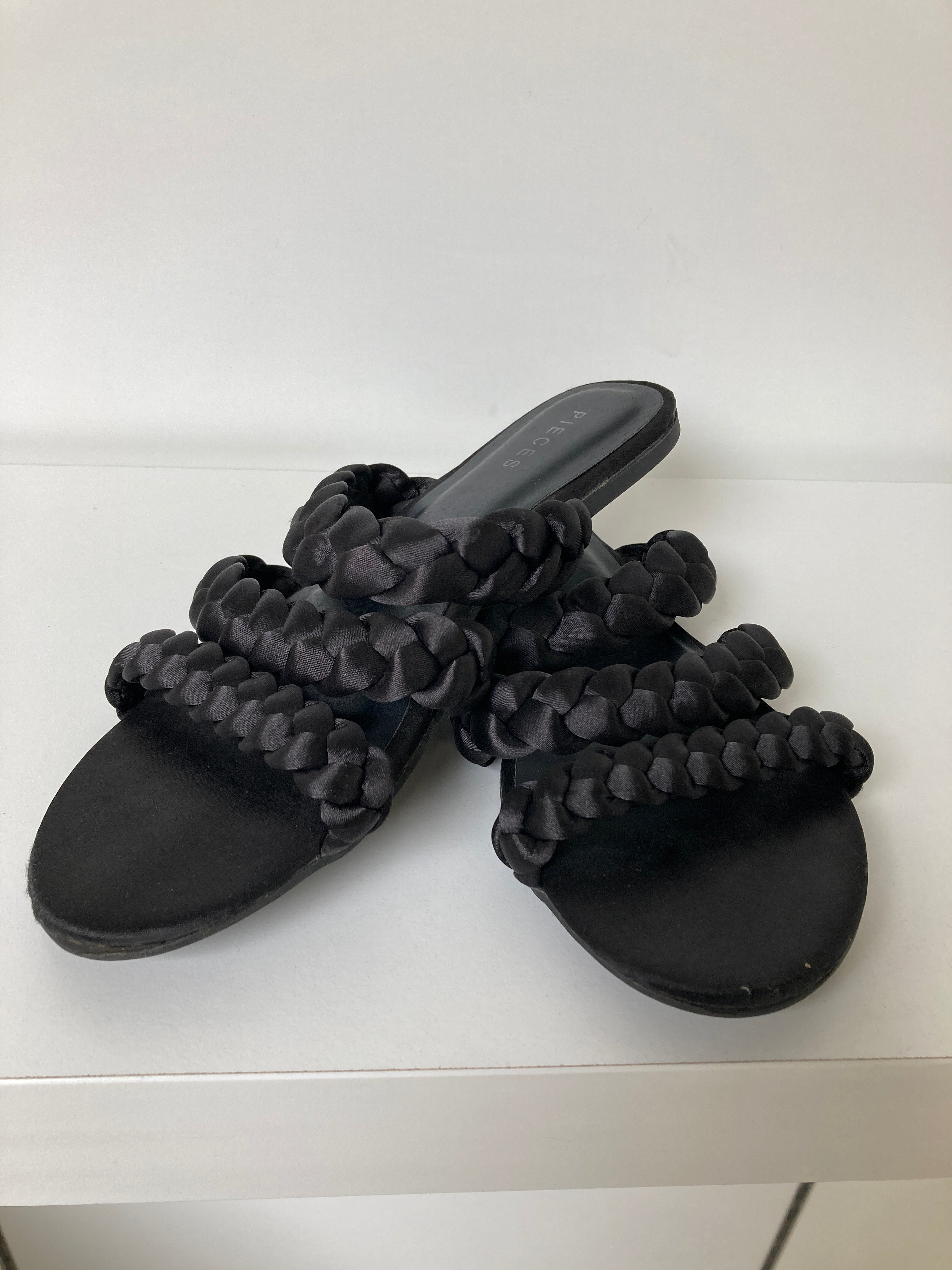 Pieces Sandaler