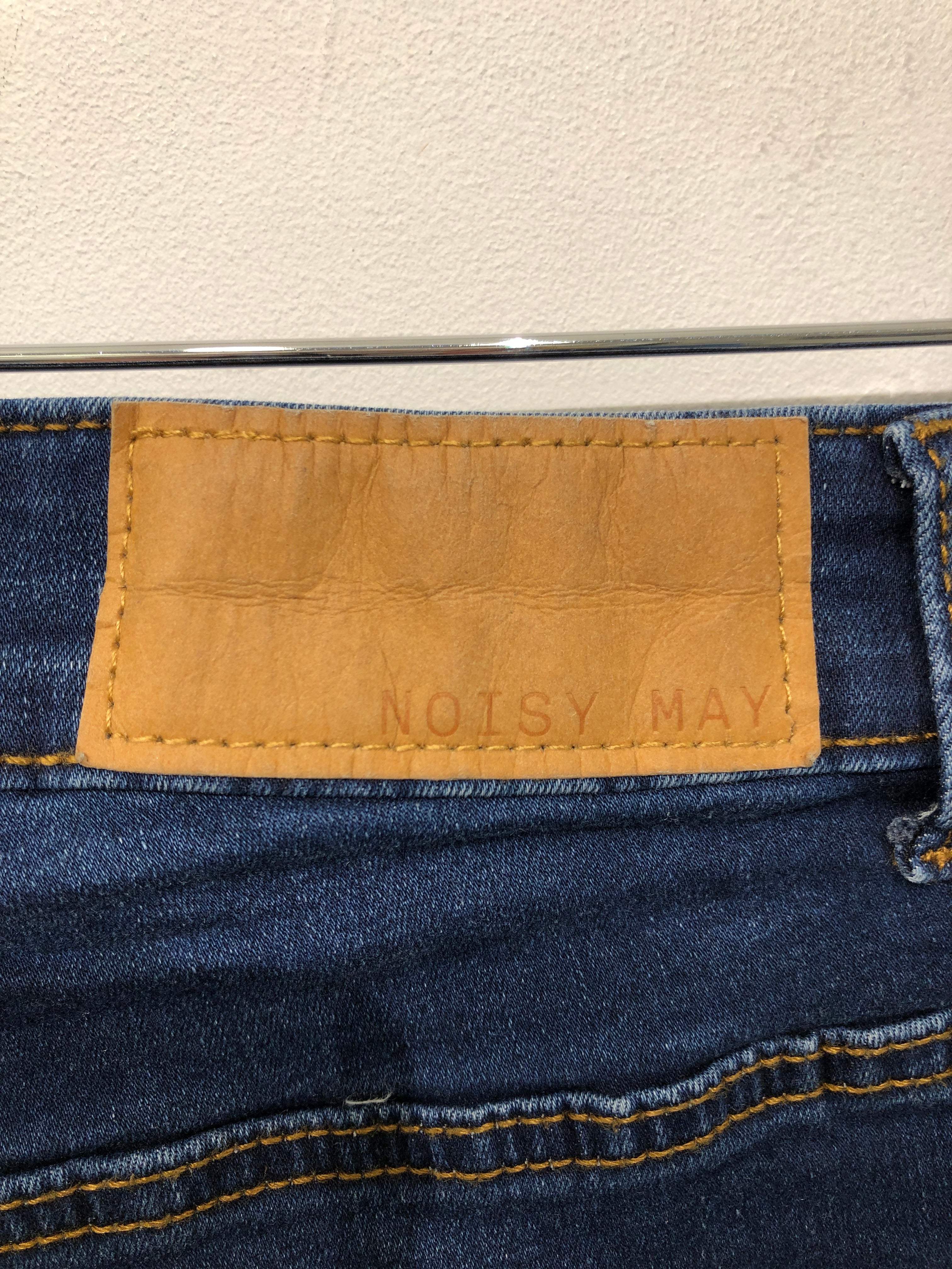 Noisy May Jeans