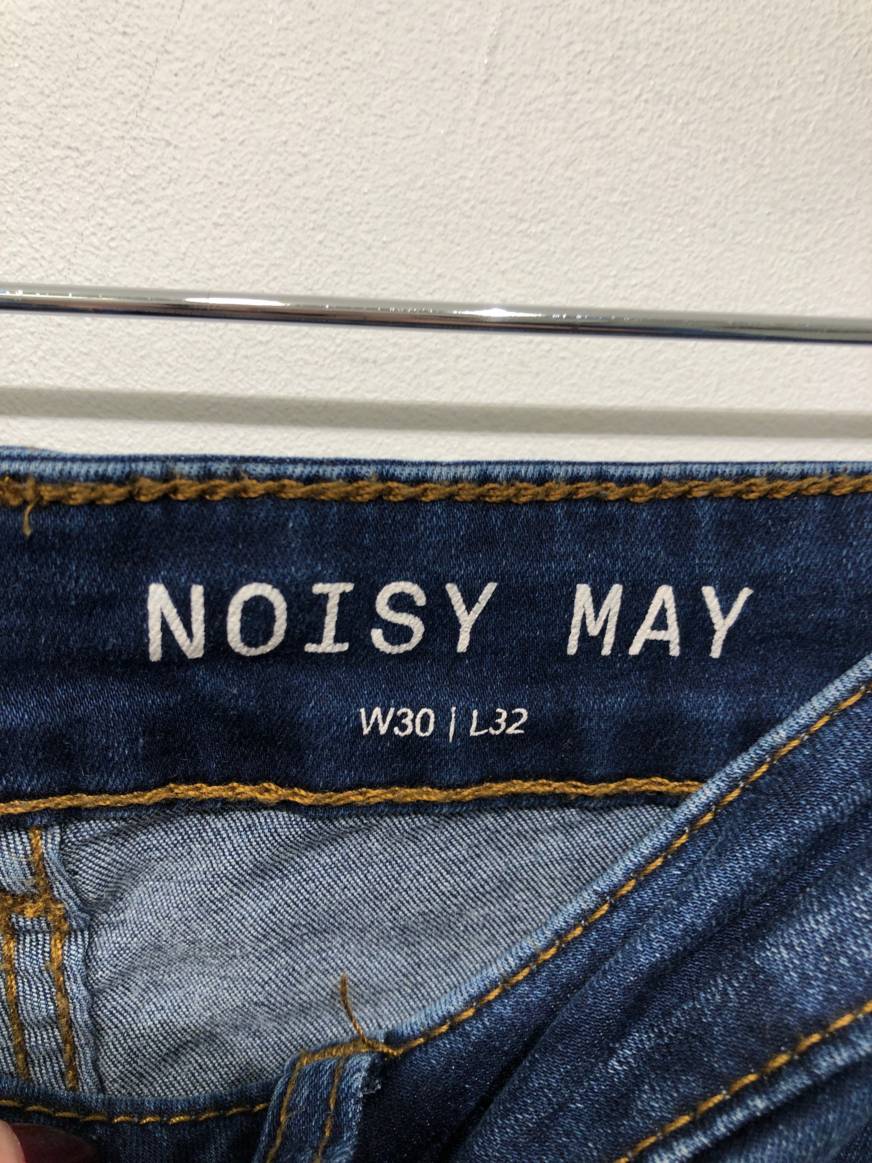 Noisy May Jeans