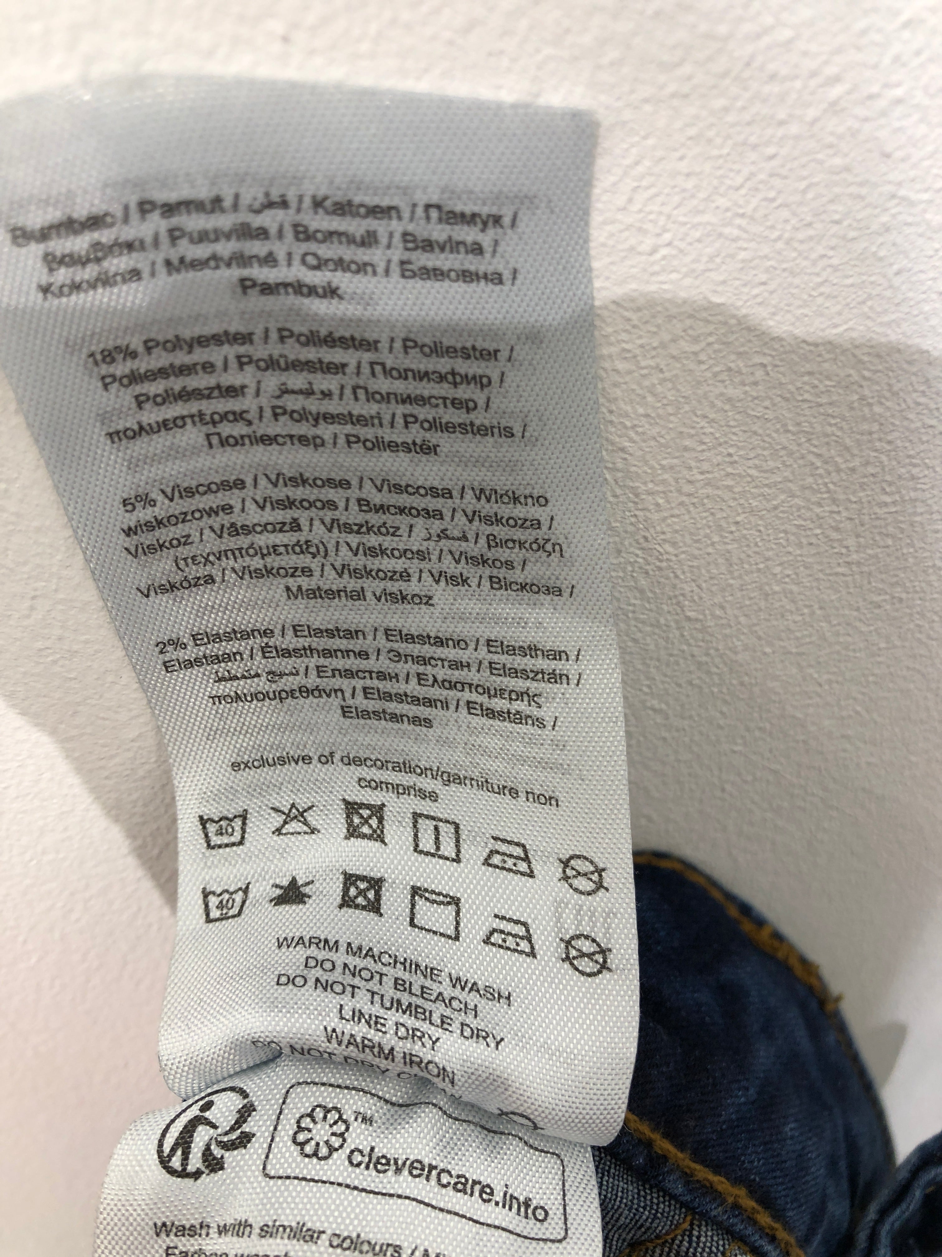 Noisy May Jeans